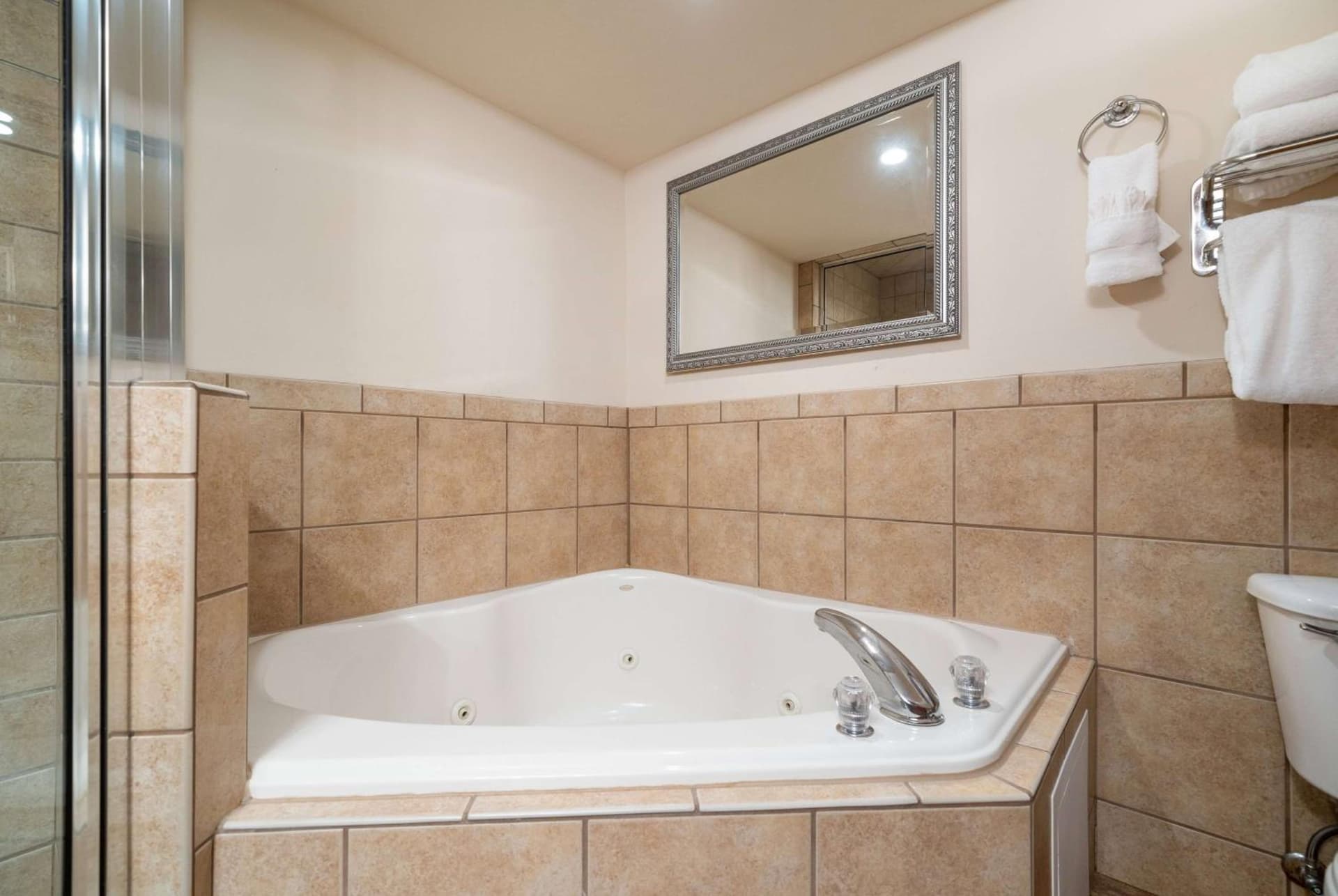 Ramada by Wyndham Sioux Falls Airport - Waterpark Resort & Event Center gallery photo in Sioux Falls, SD — image 82