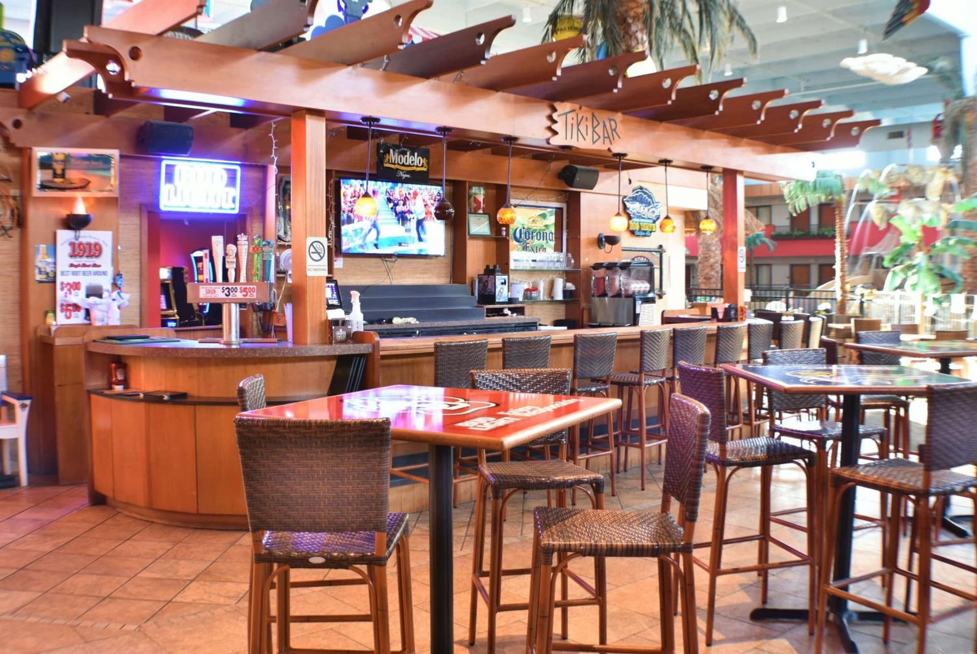 Ramada by Wyndham Sioux Falls Airport - Waterpark Resort & Event Center gallery photo in Sioux Falls, SD — image 53