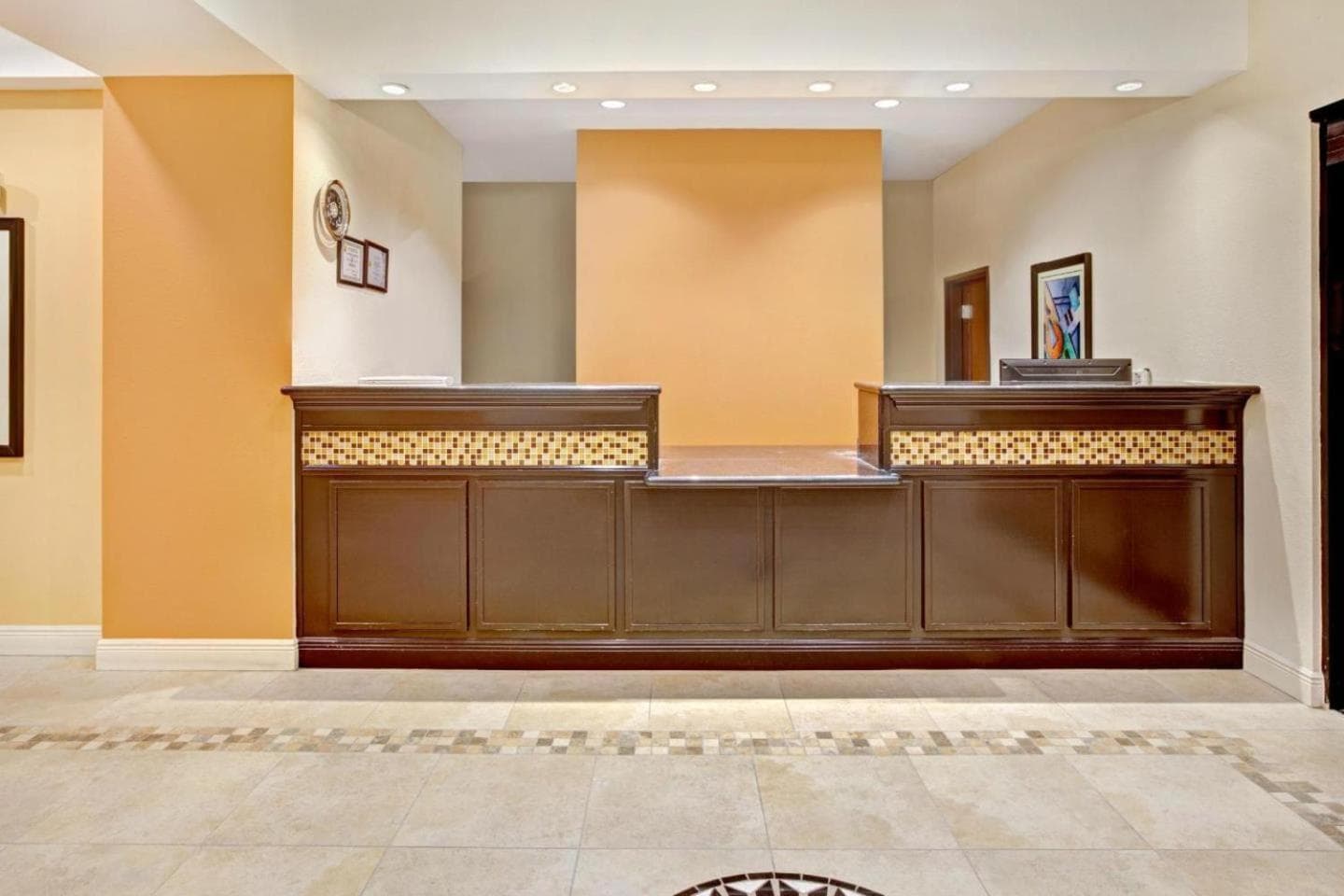 Red Roof Inn La Porte interior in La Porte, TX — gallery photo 2