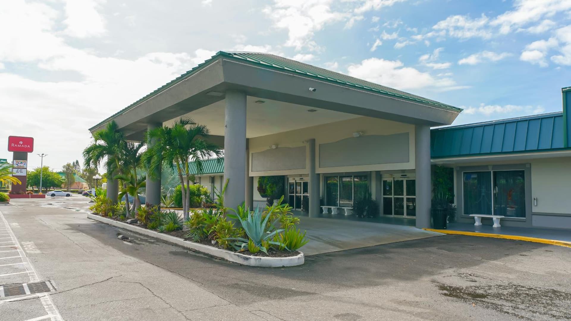 All-New, Ground-Floor, Huge Pool, Tiki Bar & Grill featured exterior or lobby in Sarasota, FL — similar hotel