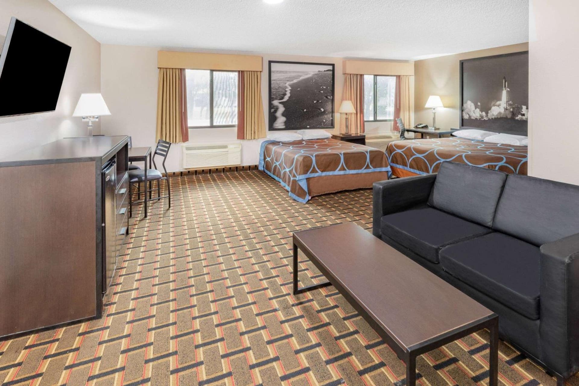 Super 8 by Wyndham League City Kemah Area gallery photo in League City, TX — image 9