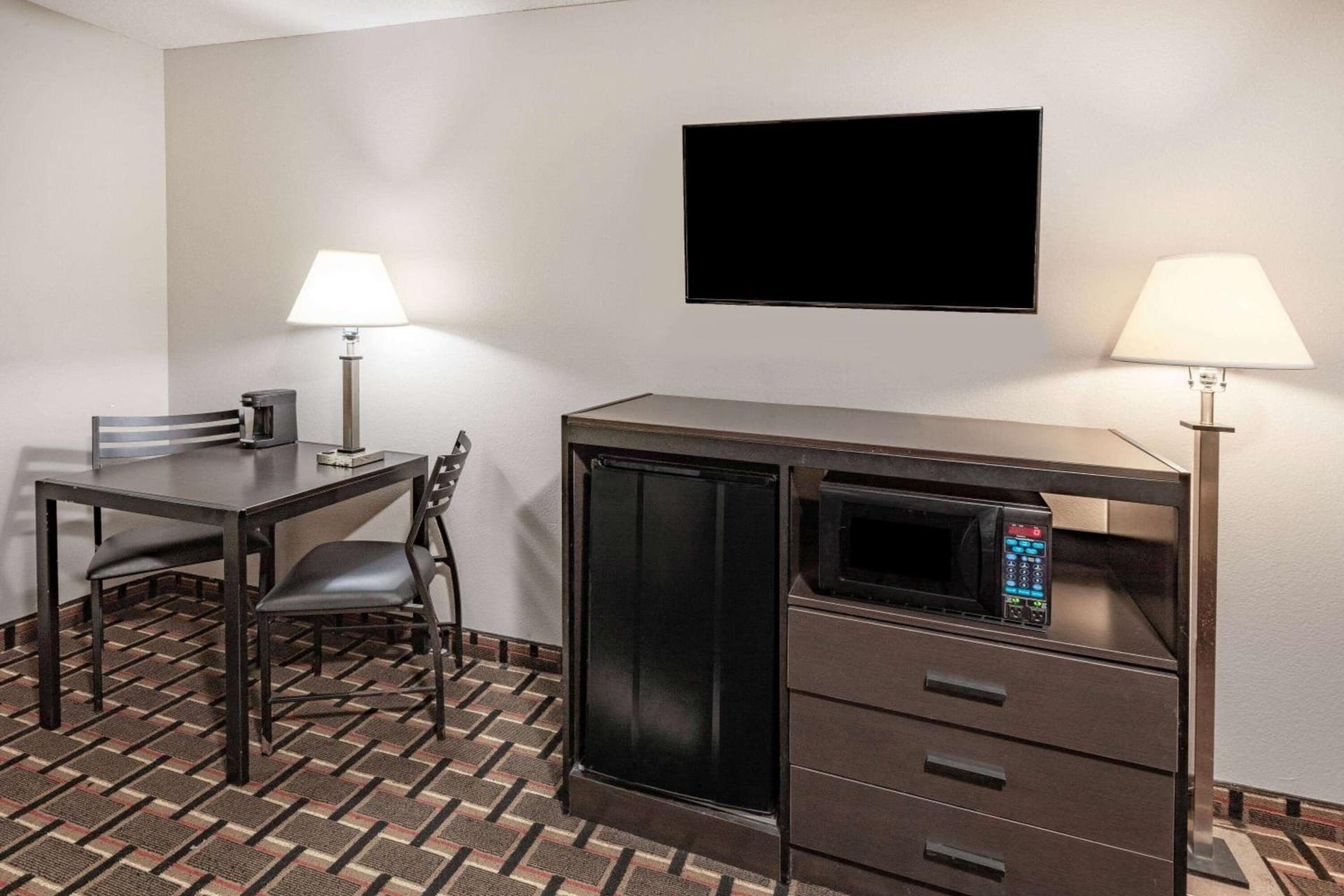 Super 8 by Wyndham League City Kemah Area gallery photo in League City, TX — image 4