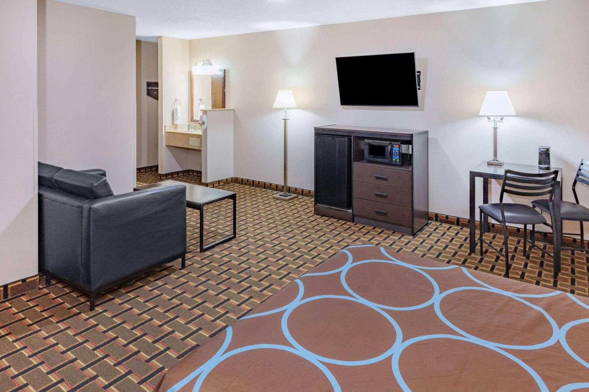 Super 8 by Wyndham League City Kemah Area gallery photo in League City, TX — image 11