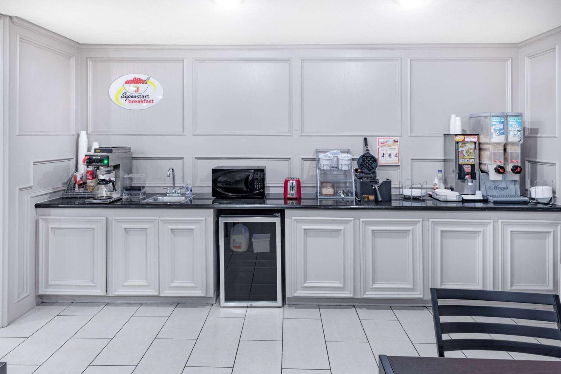 Super 8 by Wyndham League City Kemah Area gallery photo in League City, TX — image 18