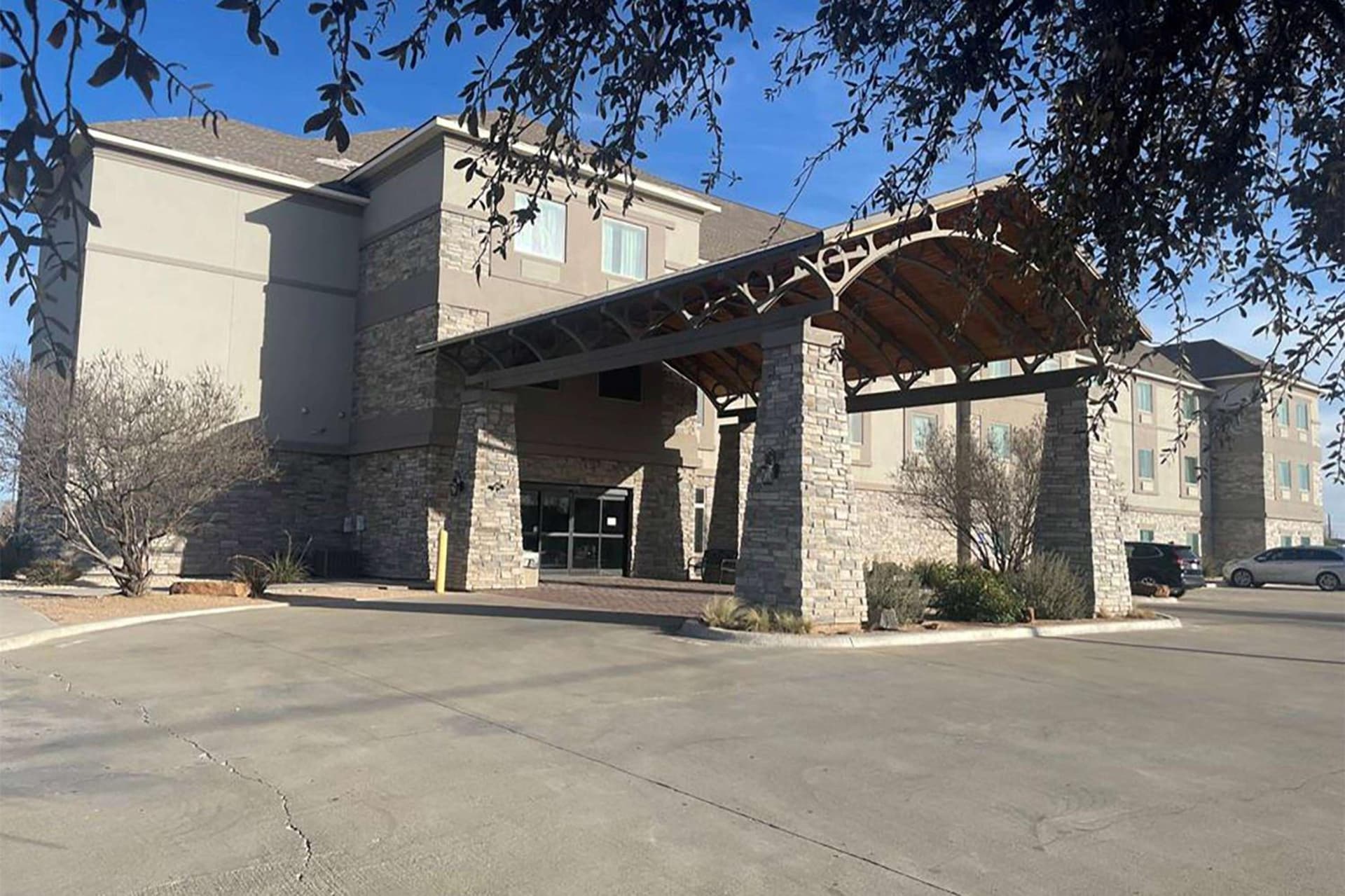 Baymont by Wyndham Andrews TX interior in Andrews, TX — gallery photo 2