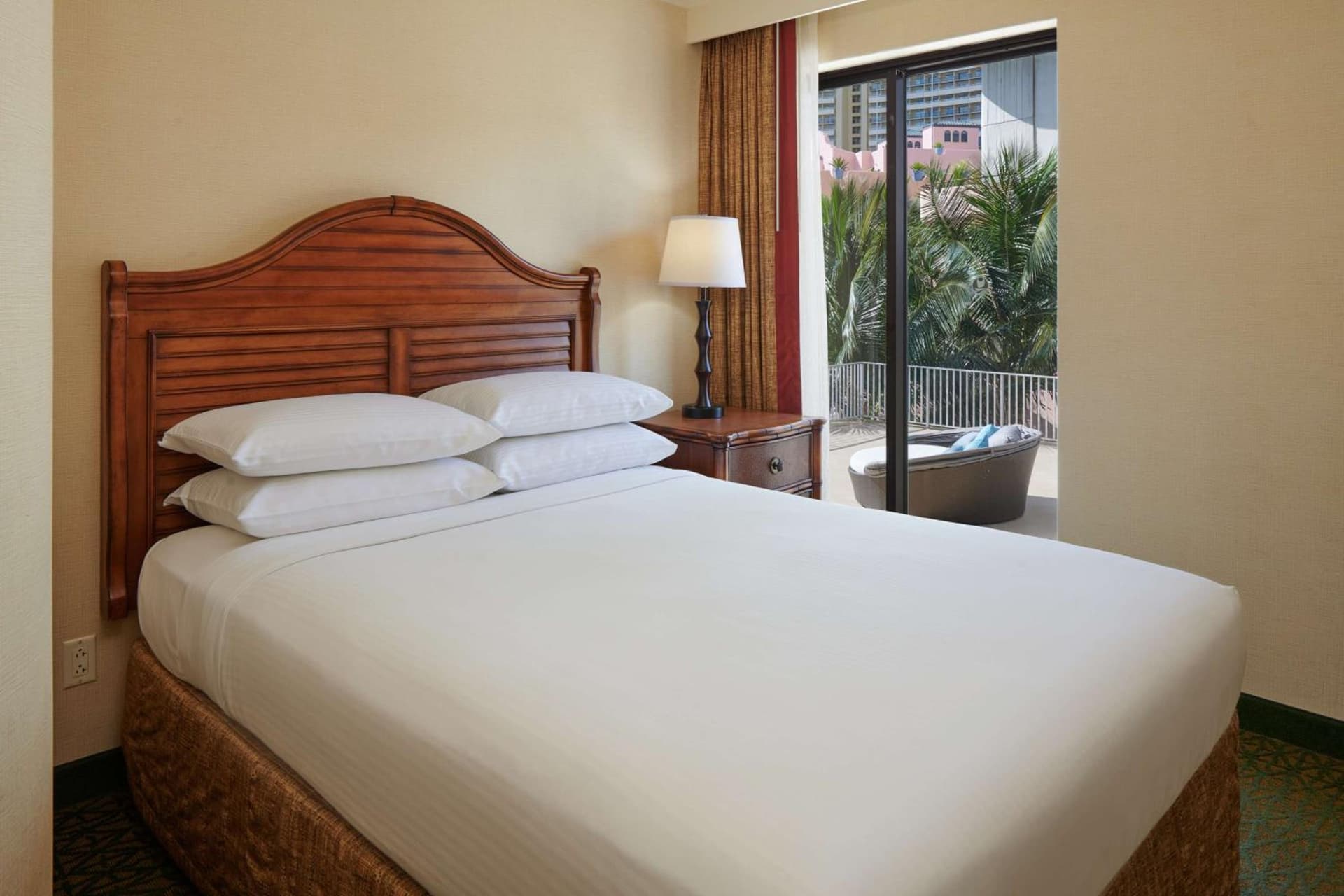 OUTRIGGER Waikiki Beach Resort gallery photo in Honolulu, HI — image 104