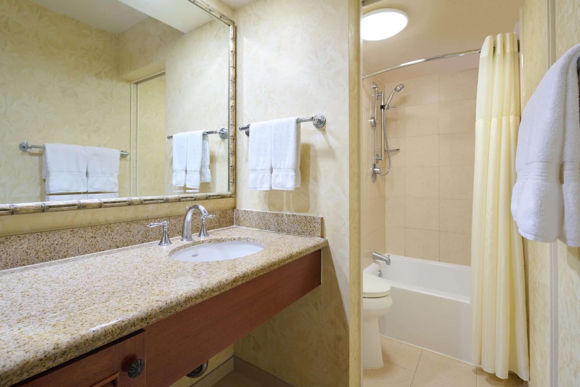 OUTRIGGER Waikiki Beach Resort gallery photo in Honolulu, HI — image 112