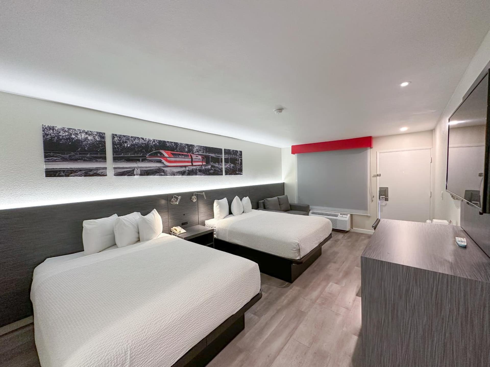 Ramada by Wyndham Anaheim Convention Center gallery photo in Anaheim, CA — image 69