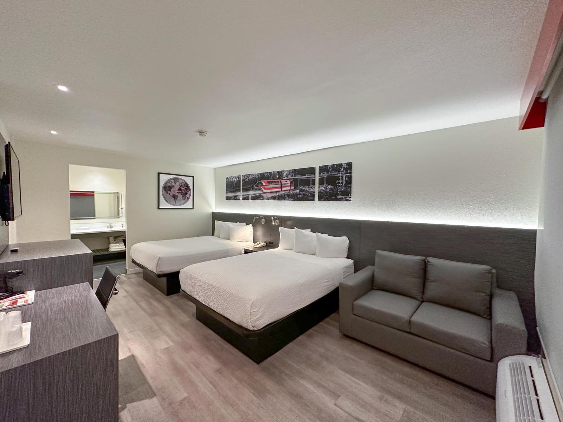 Ramada by Wyndham Anaheim Convention Center gallery photo in Anaheim, CA — image 24