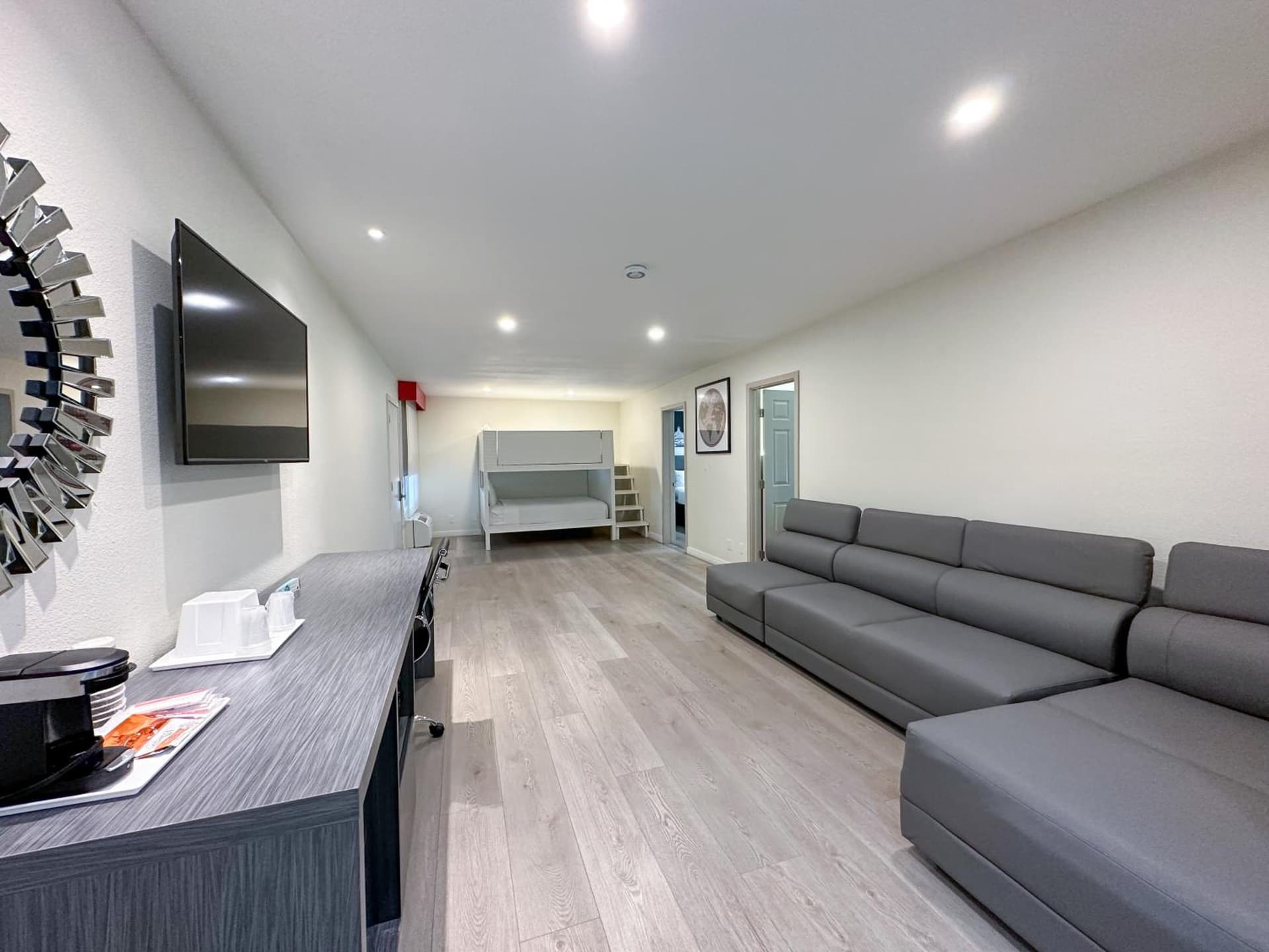 Ramada by Wyndham Anaheim Convention Center gallery photo in Anaheim, CA — image 58