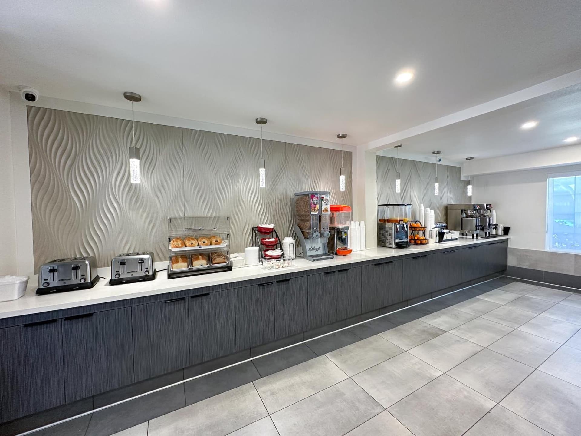 Ramada by Wyndham Anaheim Convention Center gallery photo in Anaheim, CA — image 85