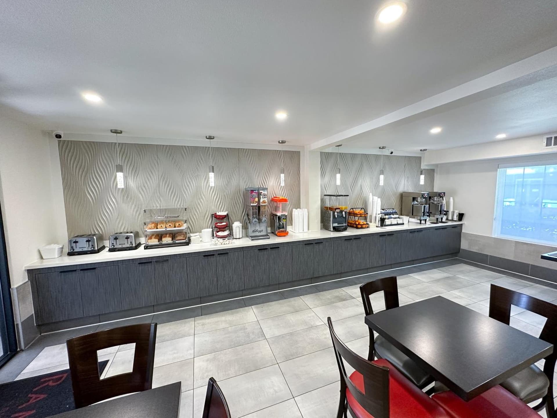 Ramada by Wyndham Anaheim Convention Center gallery photo in Anaheim, CA — image 49