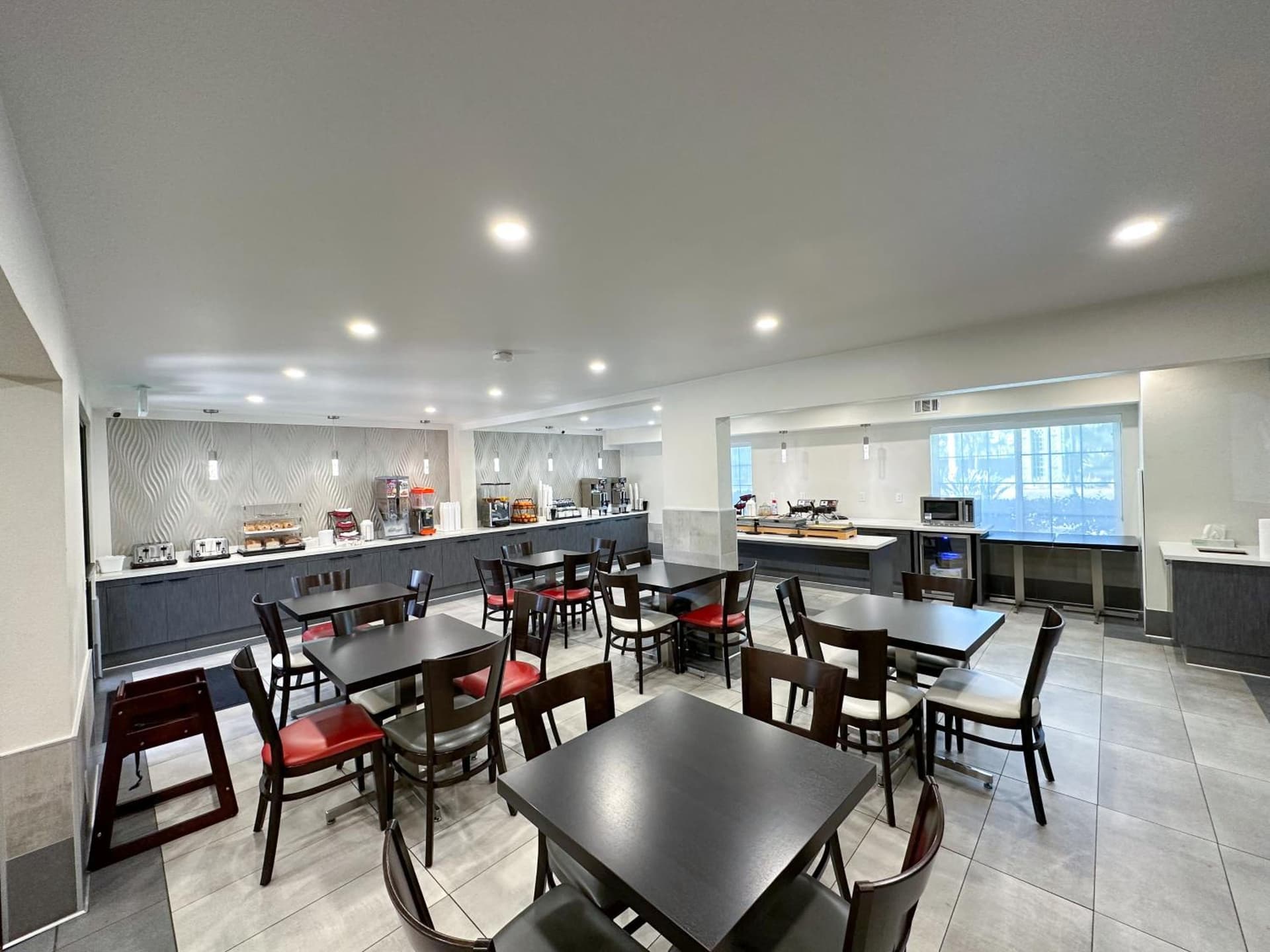 Ramada by Wyndham Anaheim Convention Center gallery photo in Anaheim, CA — image 40