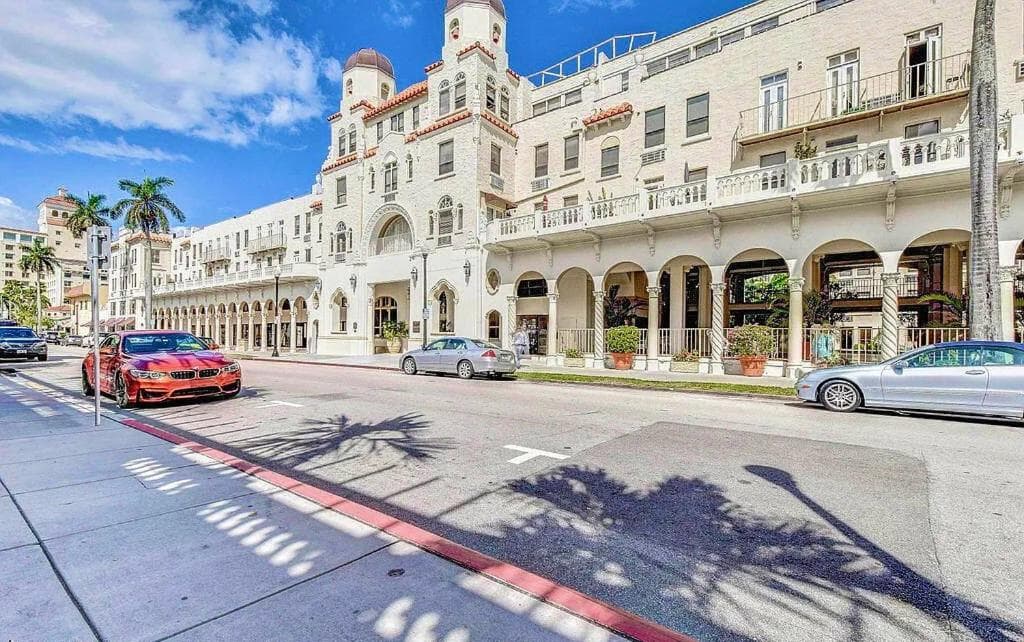 Renovated studio in the heart of Palm Beach - free parking, security box featured exterior or lobby in Palm Beach, FL — similar hotel