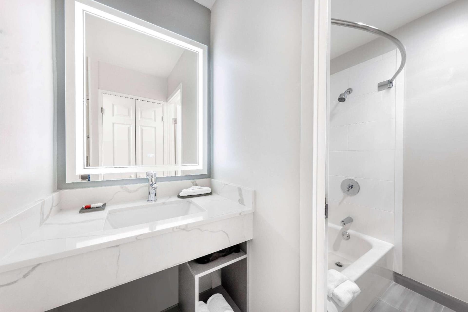 La Quinta Inn by Wyndham Lynnwood gallery photo in Lynnwood, WA — image 61