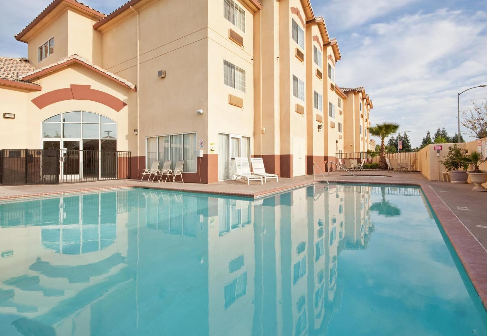 Holiday Inn Express Madera by IHG interior in Madera, CA — gallery photo 2