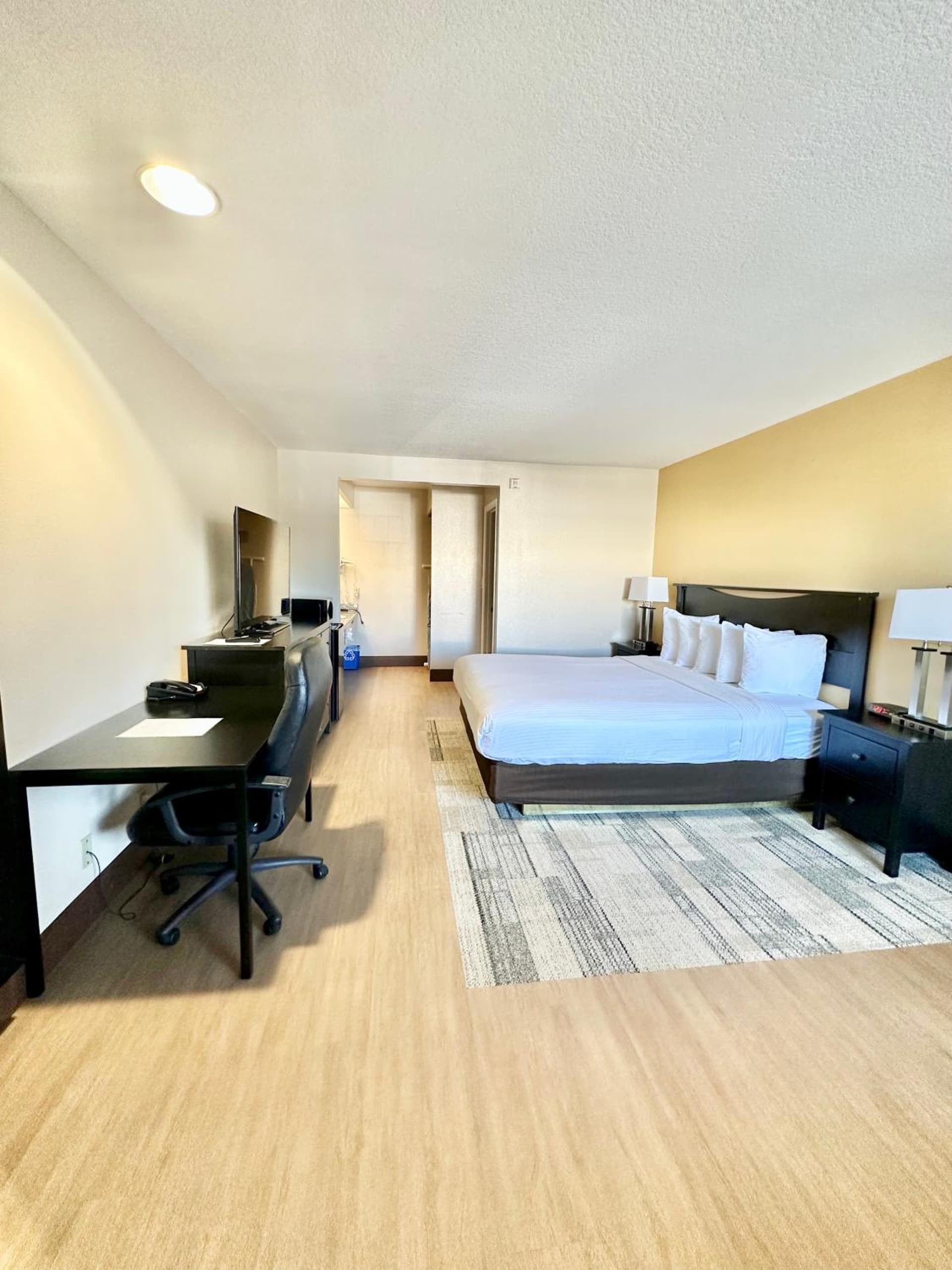 Stanford Inn & Suites Anaheim gallery photo in Anaheim, CA — image 13