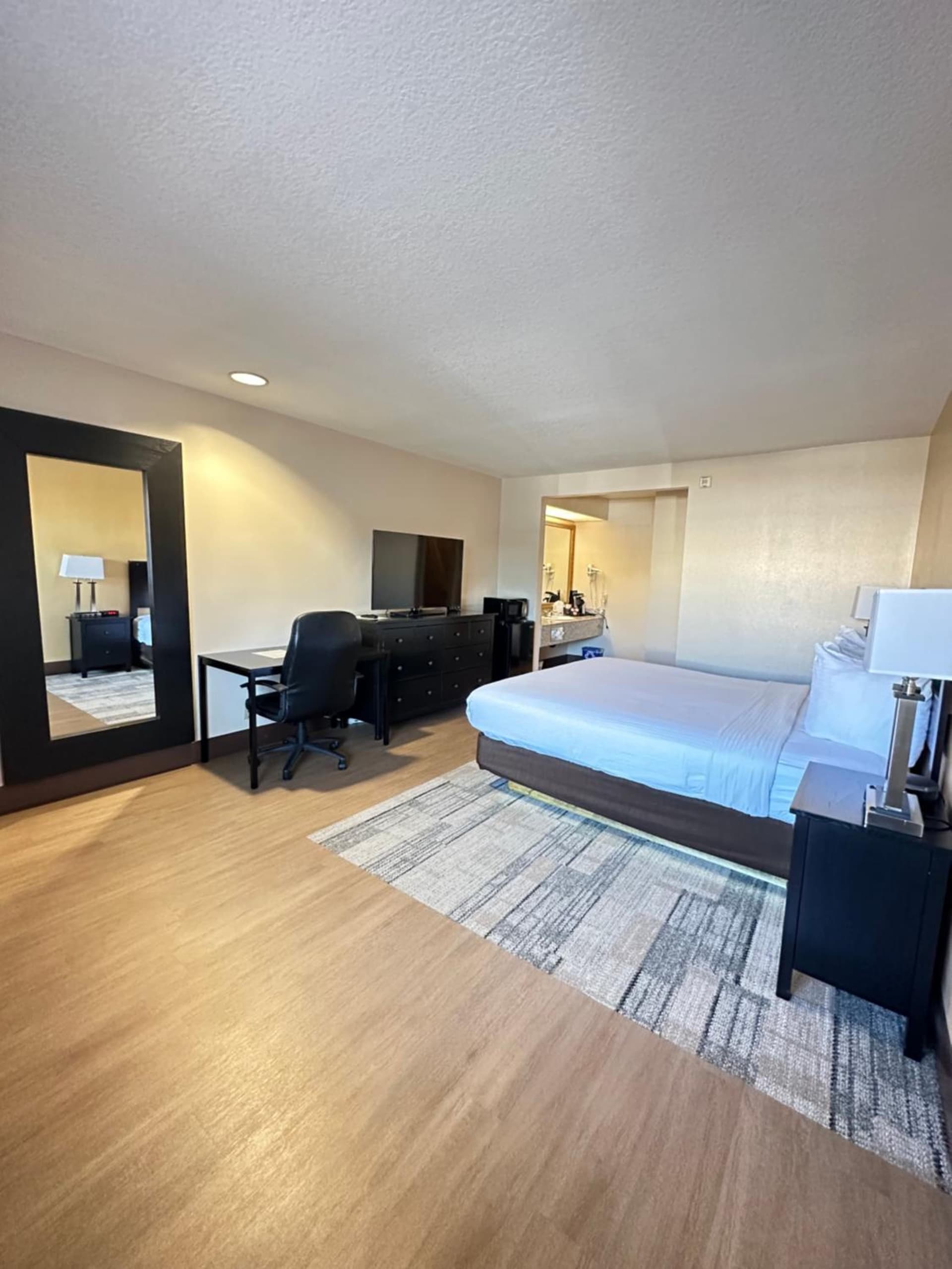 Stanford Inn & Suites Anaheim gallery photo in Anaheim, CA — image 34