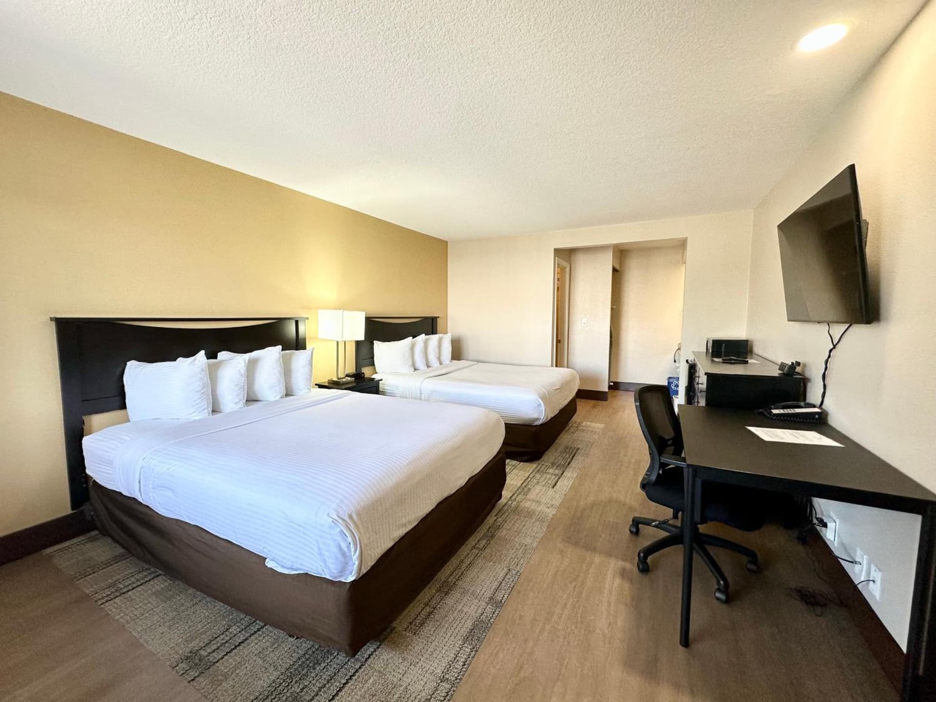 Stanford Inn & Suites Anaheim gallery photo in Anaheim, CA — image 7