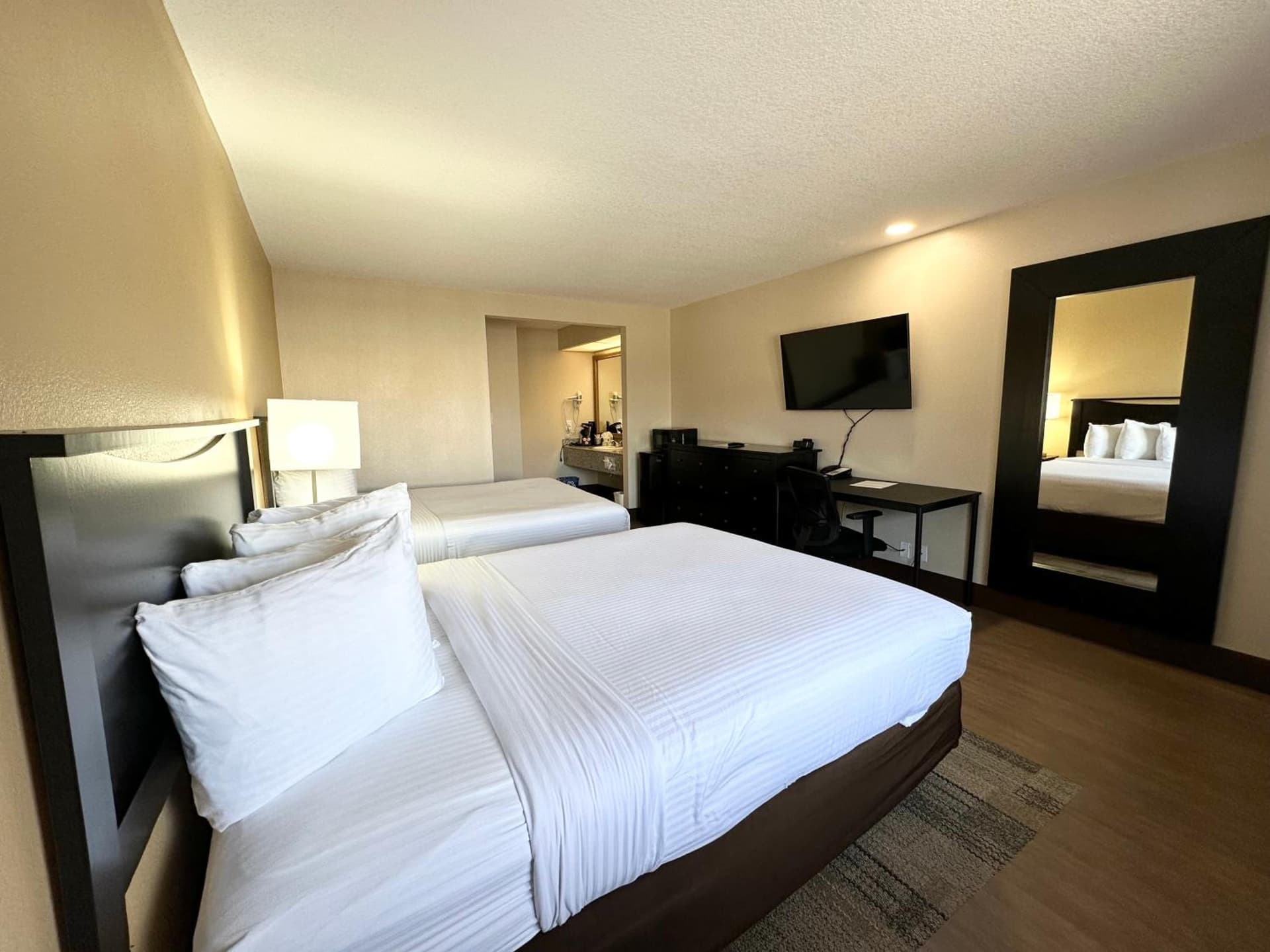 Stanford Inn & Suites Anaheim gallery photo in Anaheim, CA — image 33