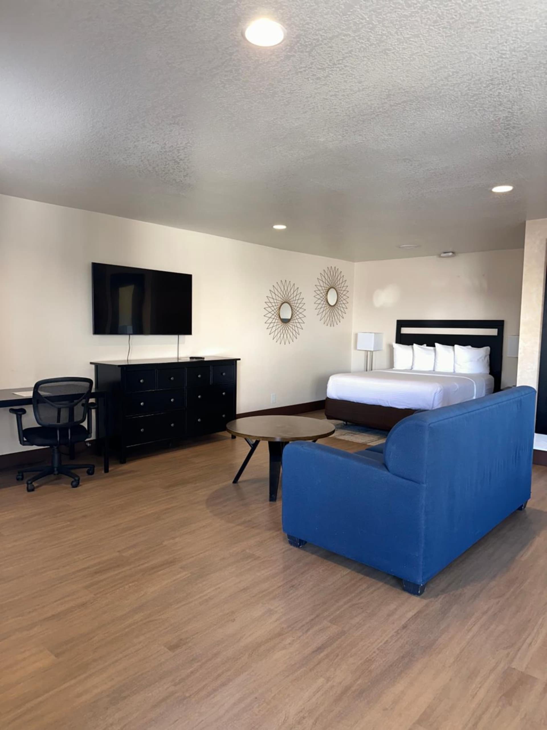 Stanford Inn & Suites Anaheim gallery photo in Anaheim, CA — image 37