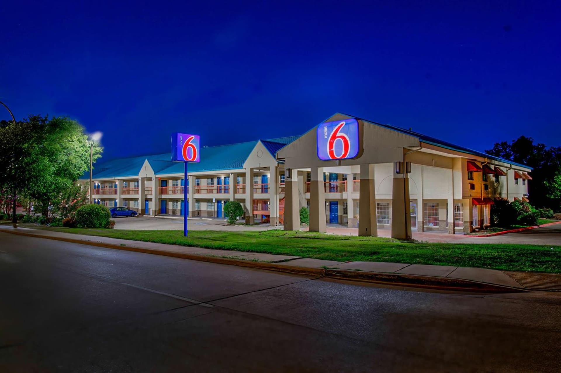 Motel 6-Arlington, TX featured exterior or lobby in Arlington, TX — similar hotel