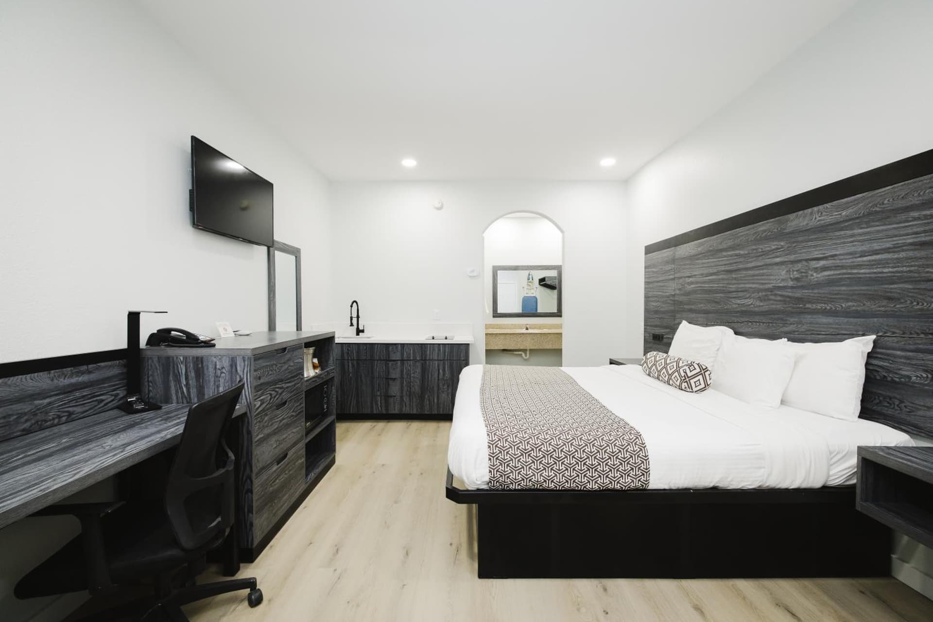 Sapphire Inn & Suites — hotel in Deer Park, Texas