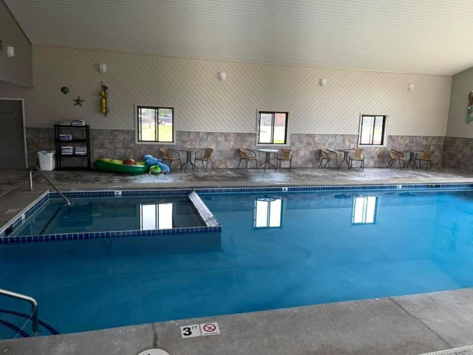 Lost Arrow Resort interior in Gladwin, MI — gallery photo 2
