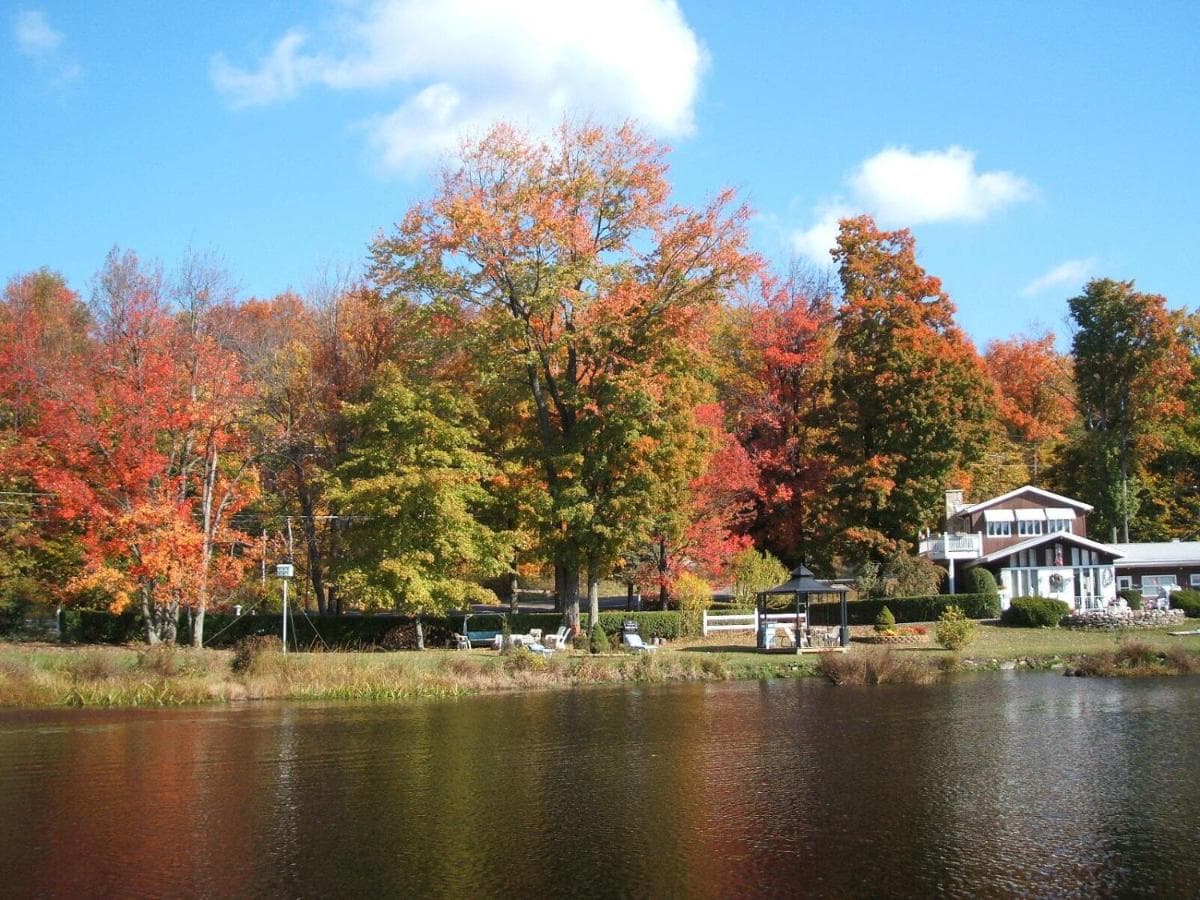 Lake Moc A Tek Inn exterior or lobby in Lakeville — main listing photo
