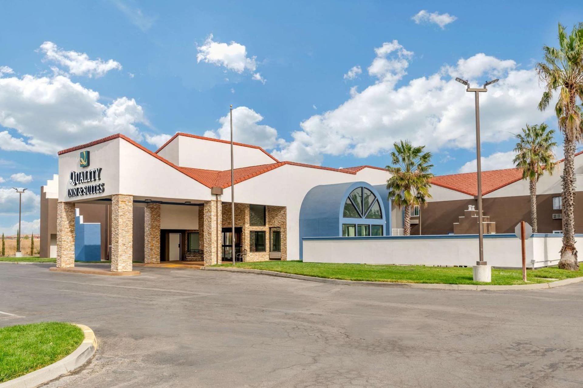 Quality Inn & Suites Vacaville interior in Vacaville, CA — gallery photo 2