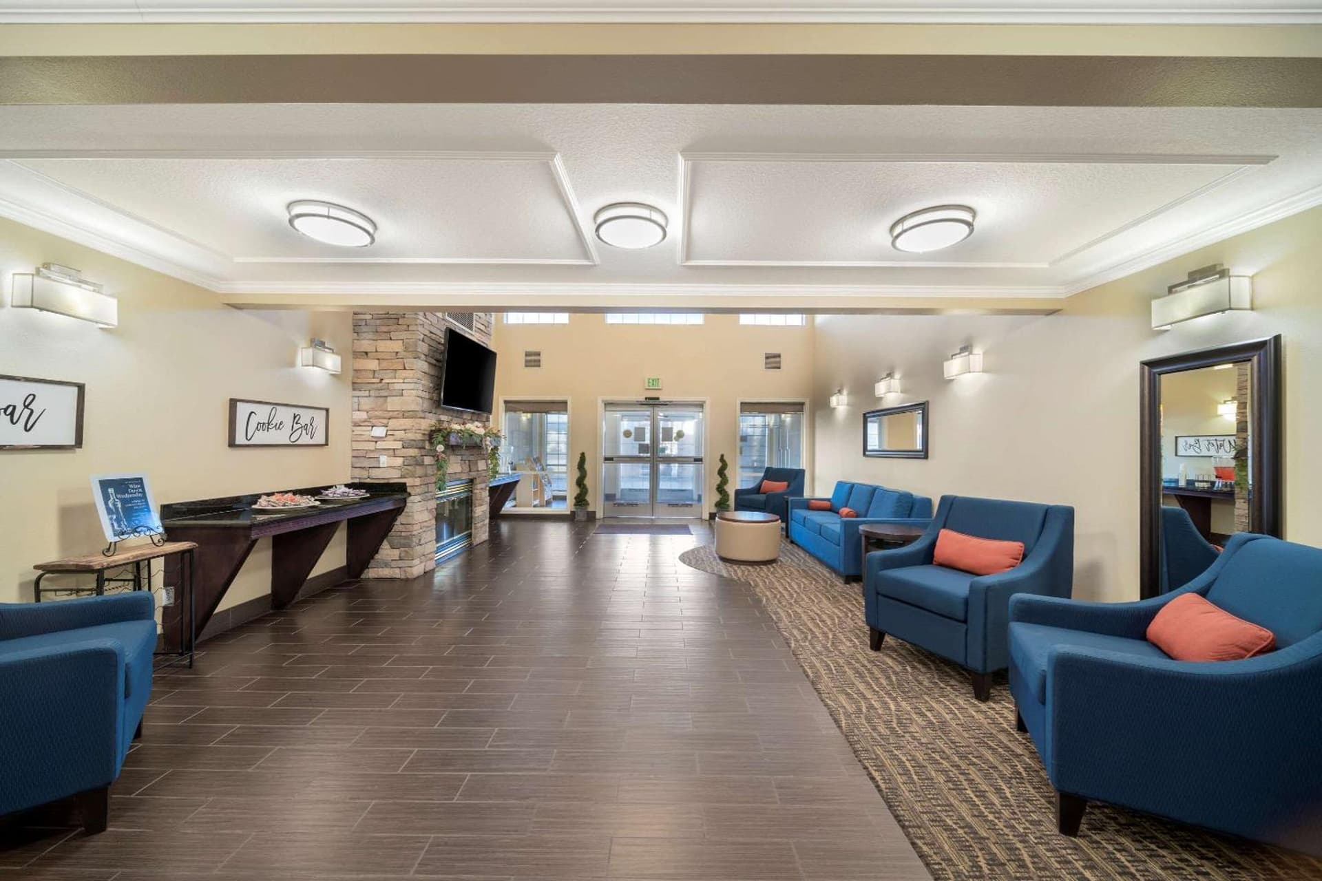Comfort Suites Red Bluff near I-5 property views in Red Bluff, CA — gallery photo 3