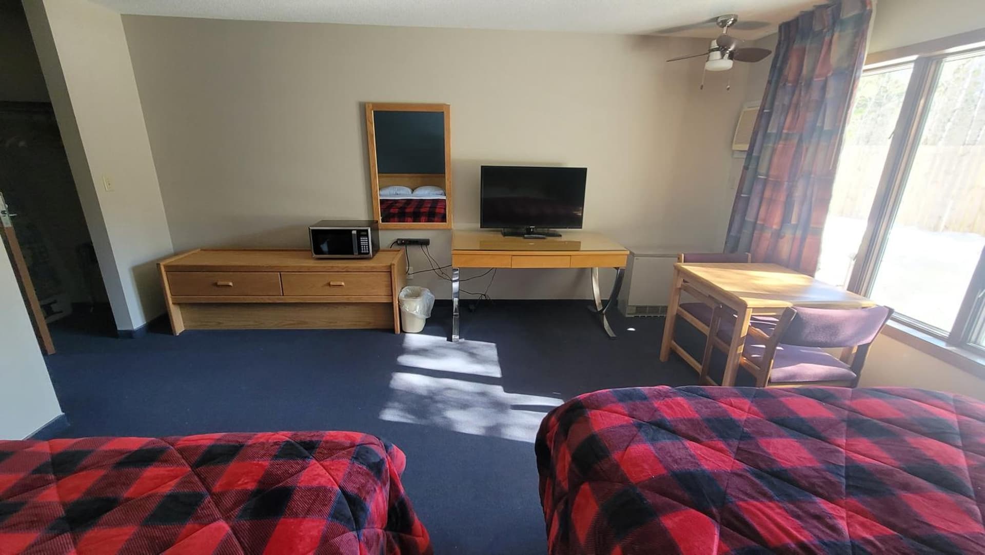 Lumberjack Inn interior in Hayward, WI — gallery photo 2
