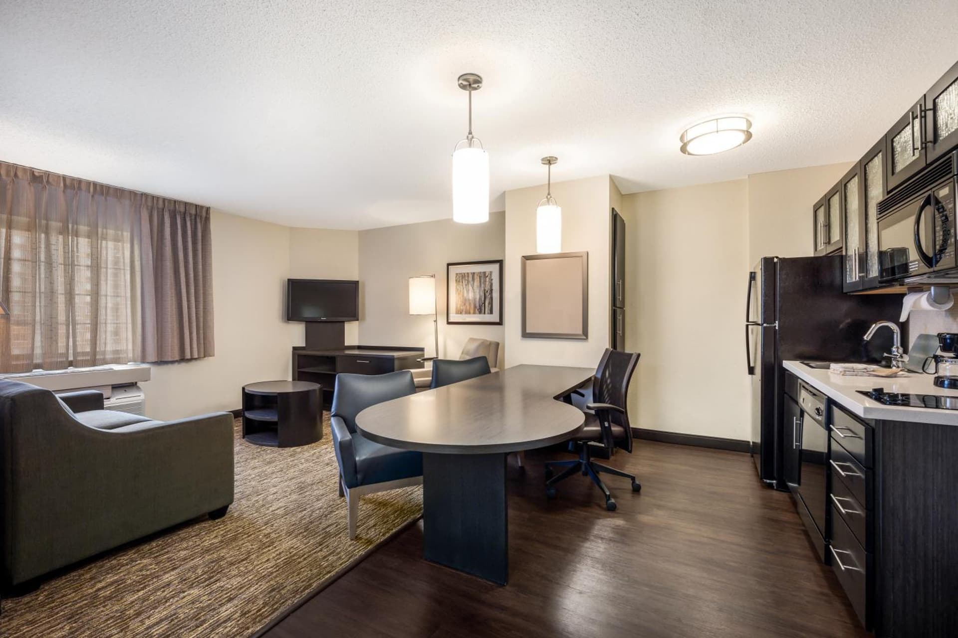 Sonesta Simply Suites Nanuet interior in Nanuet, NY — gallery photo 2