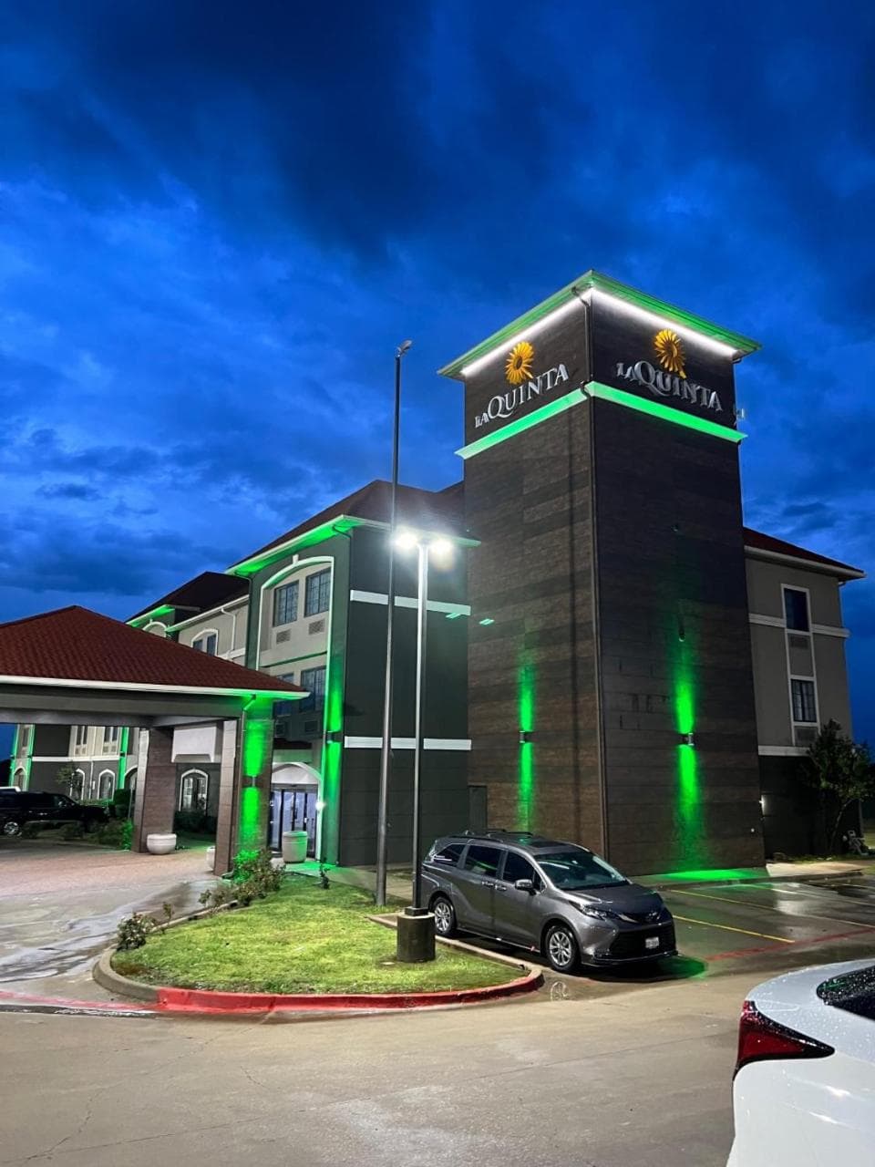 La Quinta by Wyndham Alvarado featured exterior or lobby in Alvarado, TX — similar hotel