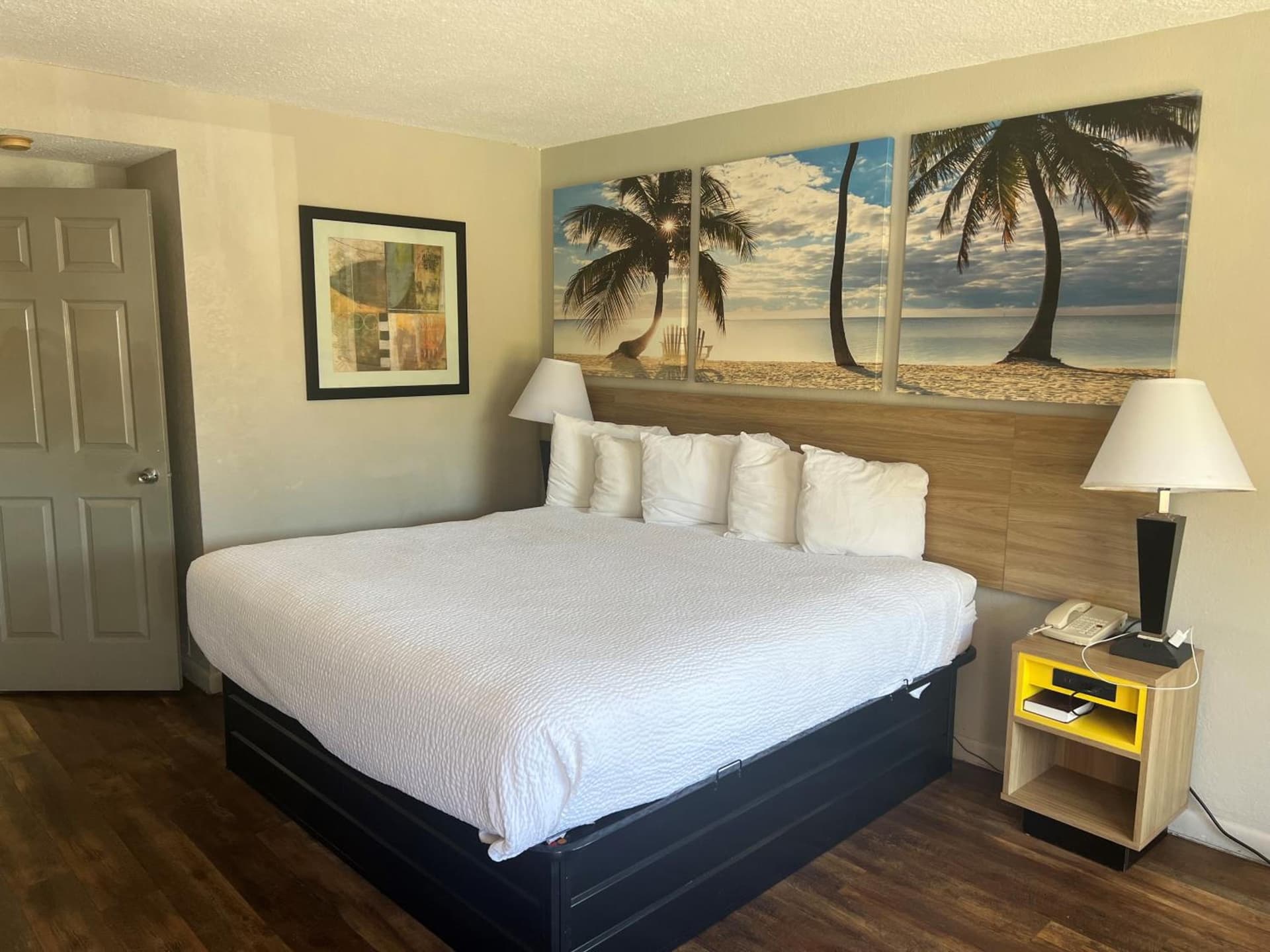 Days Inn by Wyndham St. Petersburg Central gallery photo in St Petersburg, FL — image 41