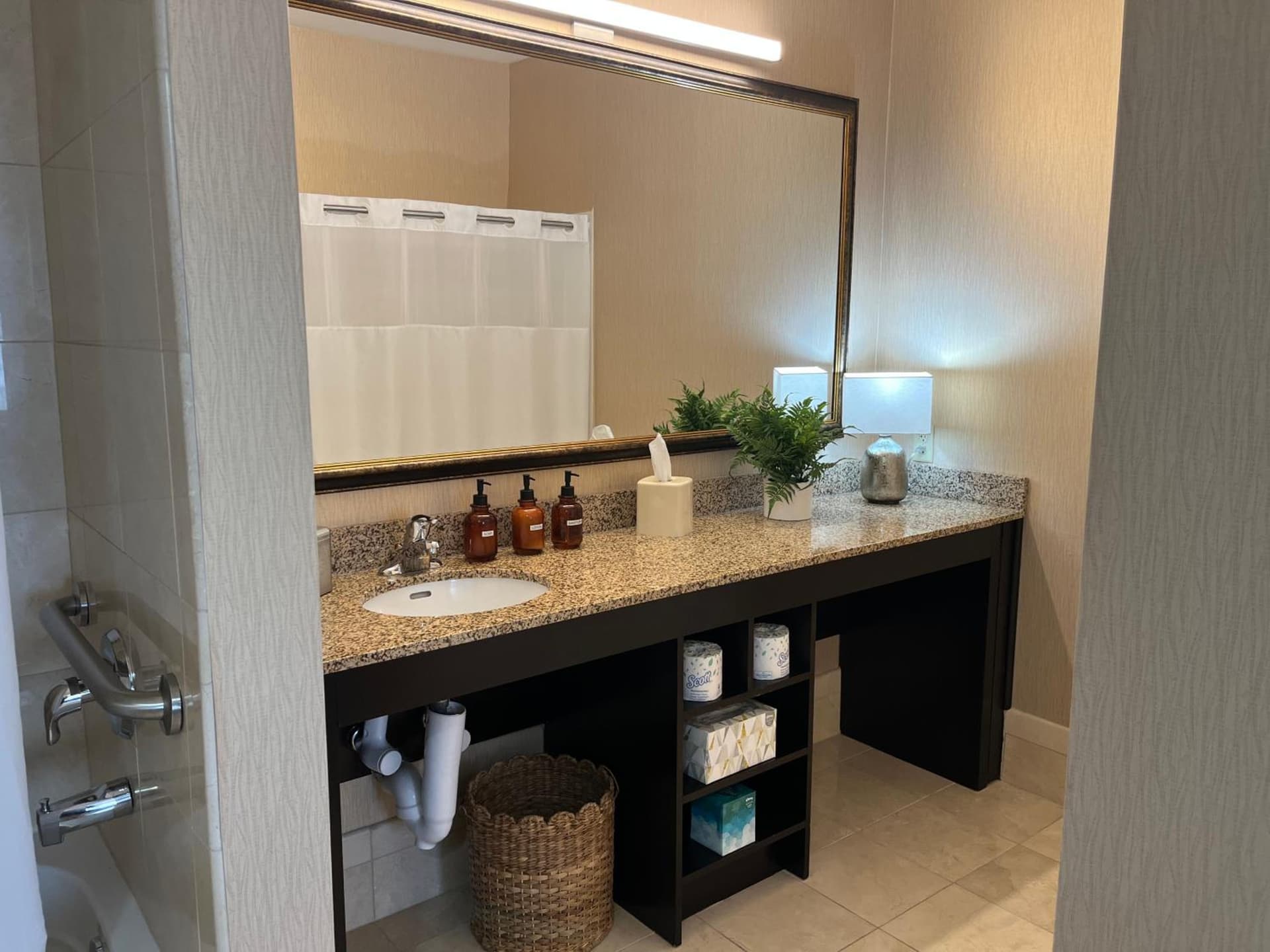 Hawthorn Extended Stay by Wyndham West Palm Beach Airport gallery photo in West Palm Beach, FL — image 23