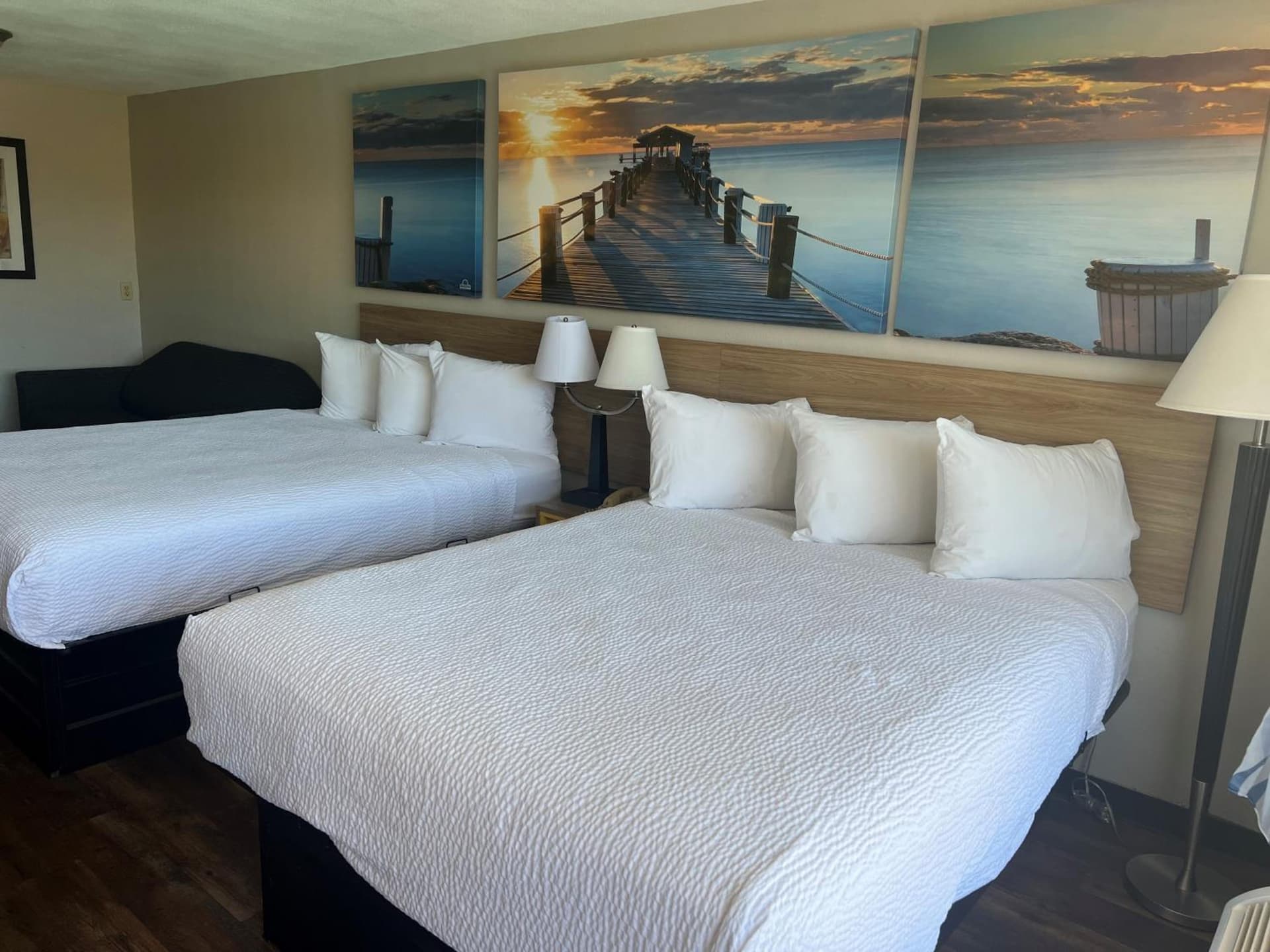 Days Inn by Wyndham St. Petersburg Central gallery photo in St Petersburg, FL — image 31