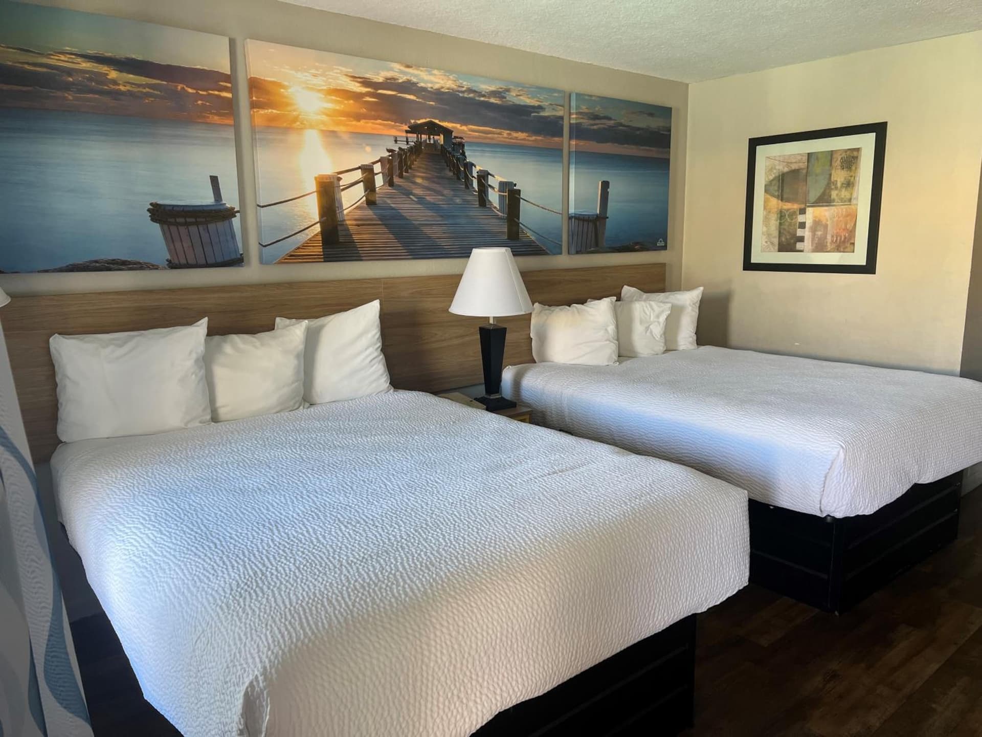 Days Inn by Wyndham St. Petersburg Central gallery photo in St Petersburg, FL — image 11