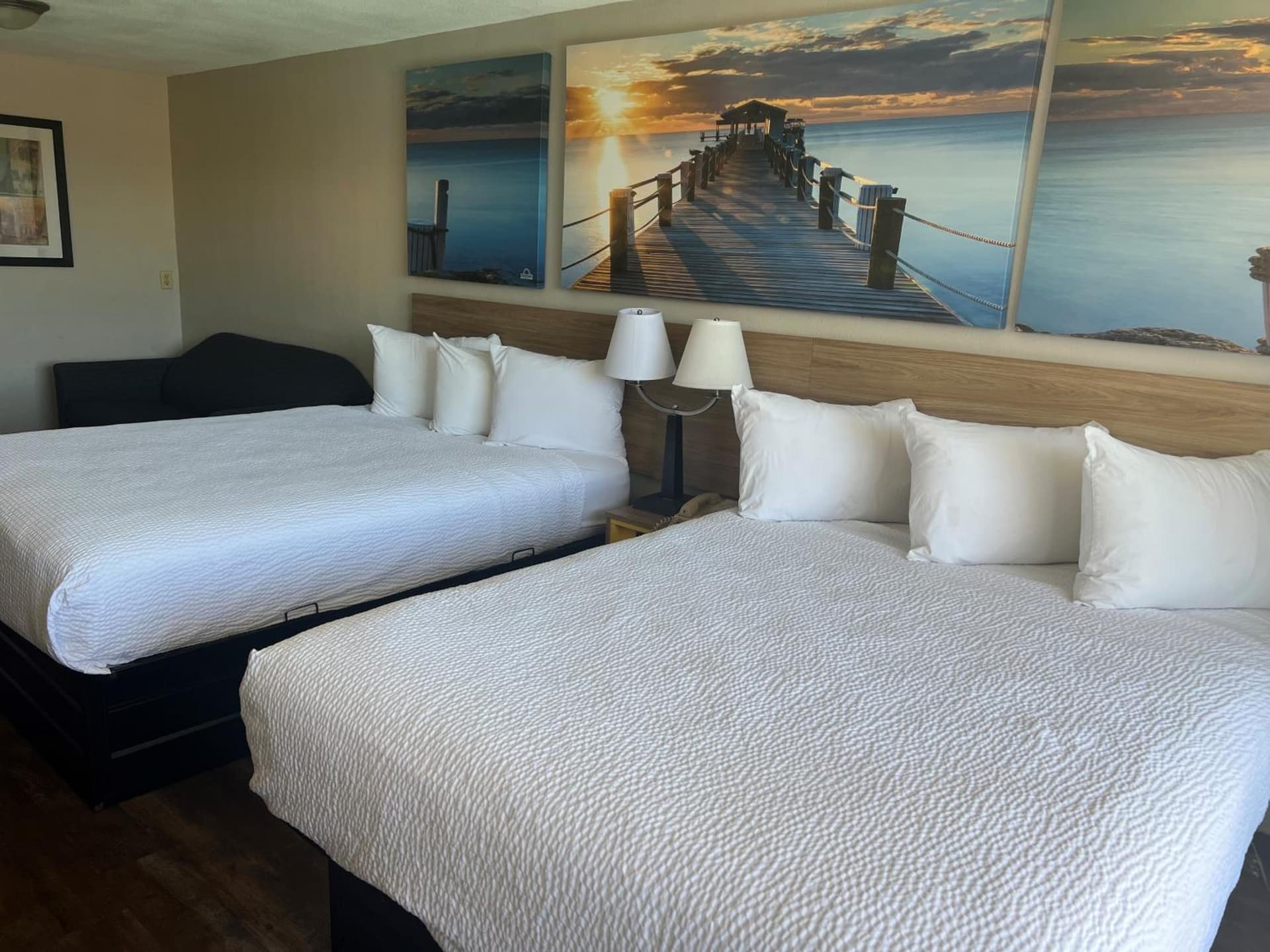 Days Inn by Wyndham St. Petersburg Central gallery photo in St Petersburg, FL — image 9