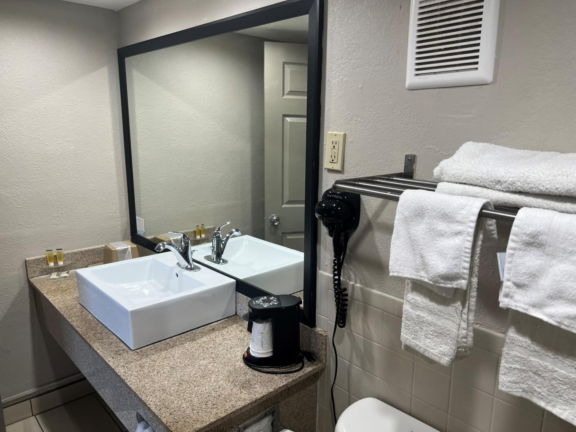 Days Inn by Wyndham St. Petersburg Central gallery photo in St Petersburg, FL — image 49