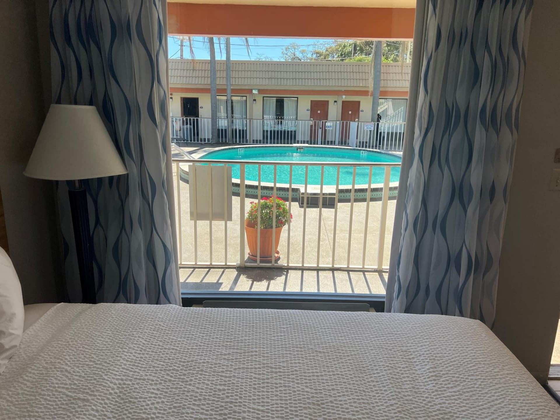 Days Inn by Wyndham St. Petersburg Central gallery photo in St Petersburg, FL — image 20