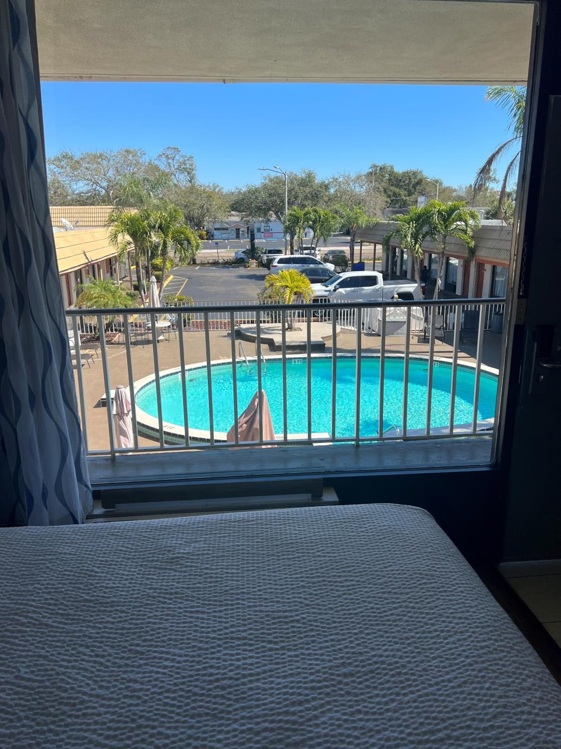 Days Inn by Wyndham St. Petersburg Central gallery photo in St Petersburg, FL — image 25