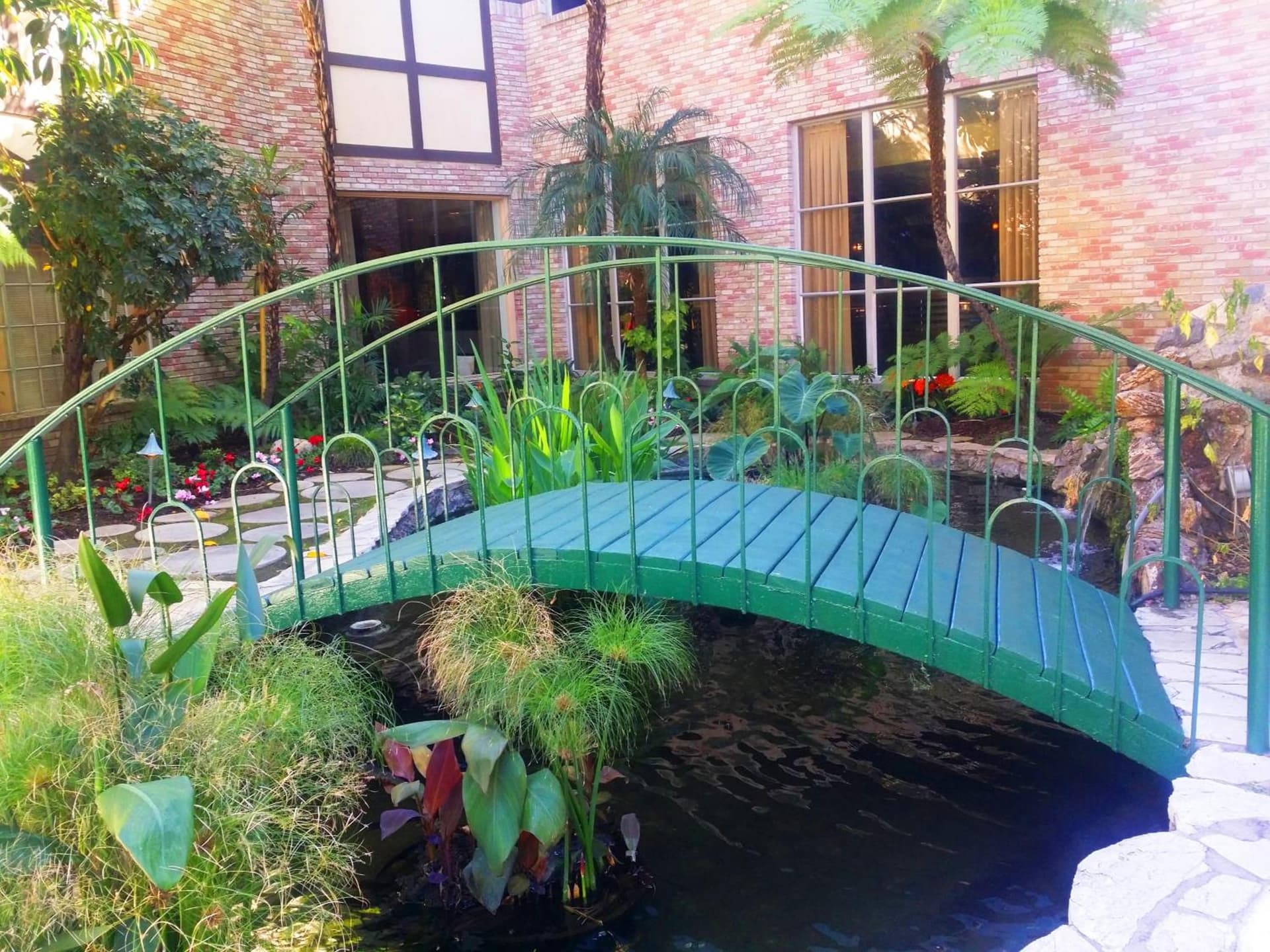 Anaheim Majestic Garden Hotel gallery photo in Anaheim, CA — image 78