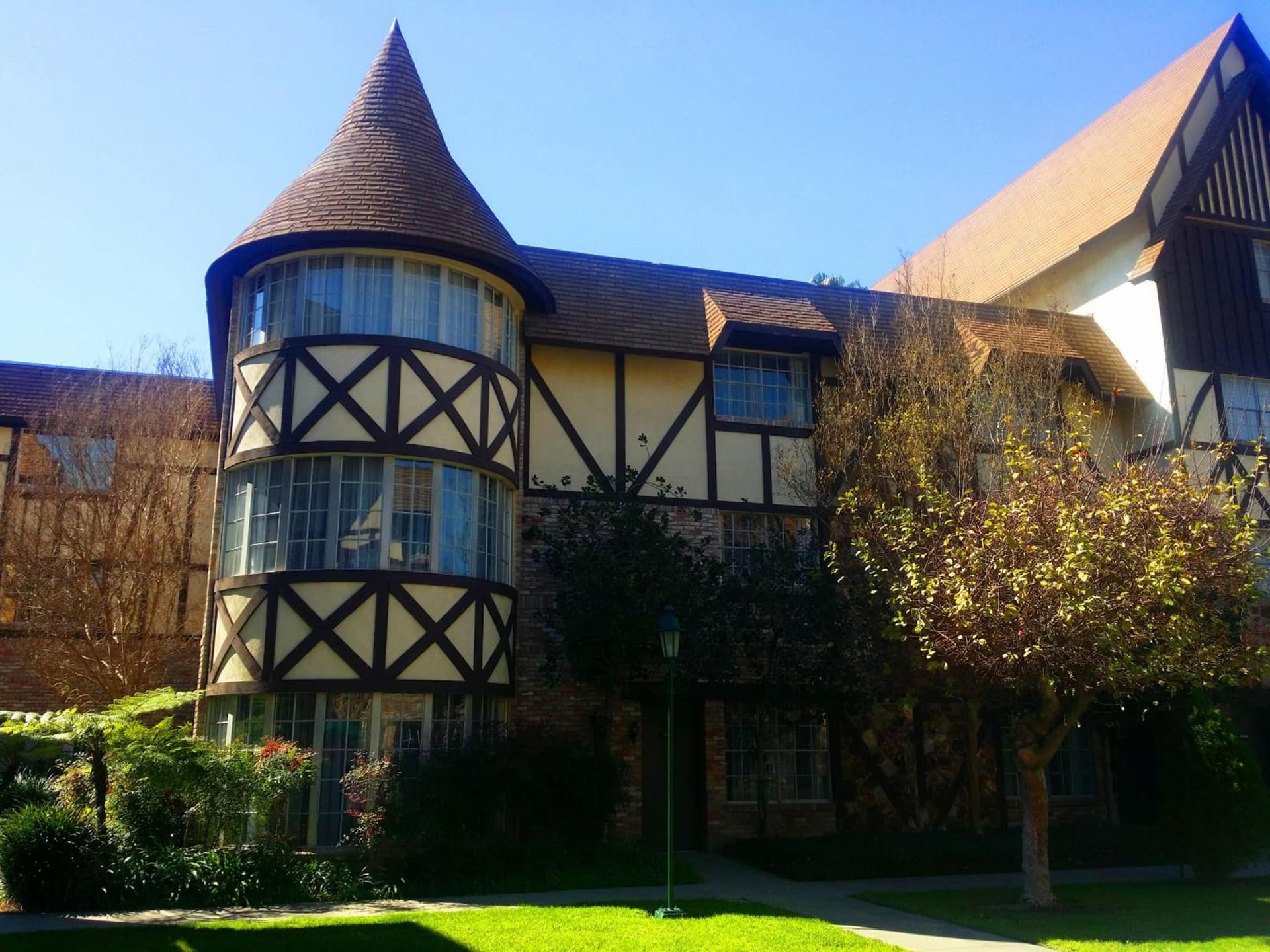 Anaheim Majestic Garden Hotel gallery photo in Anaheim, CA — image 28