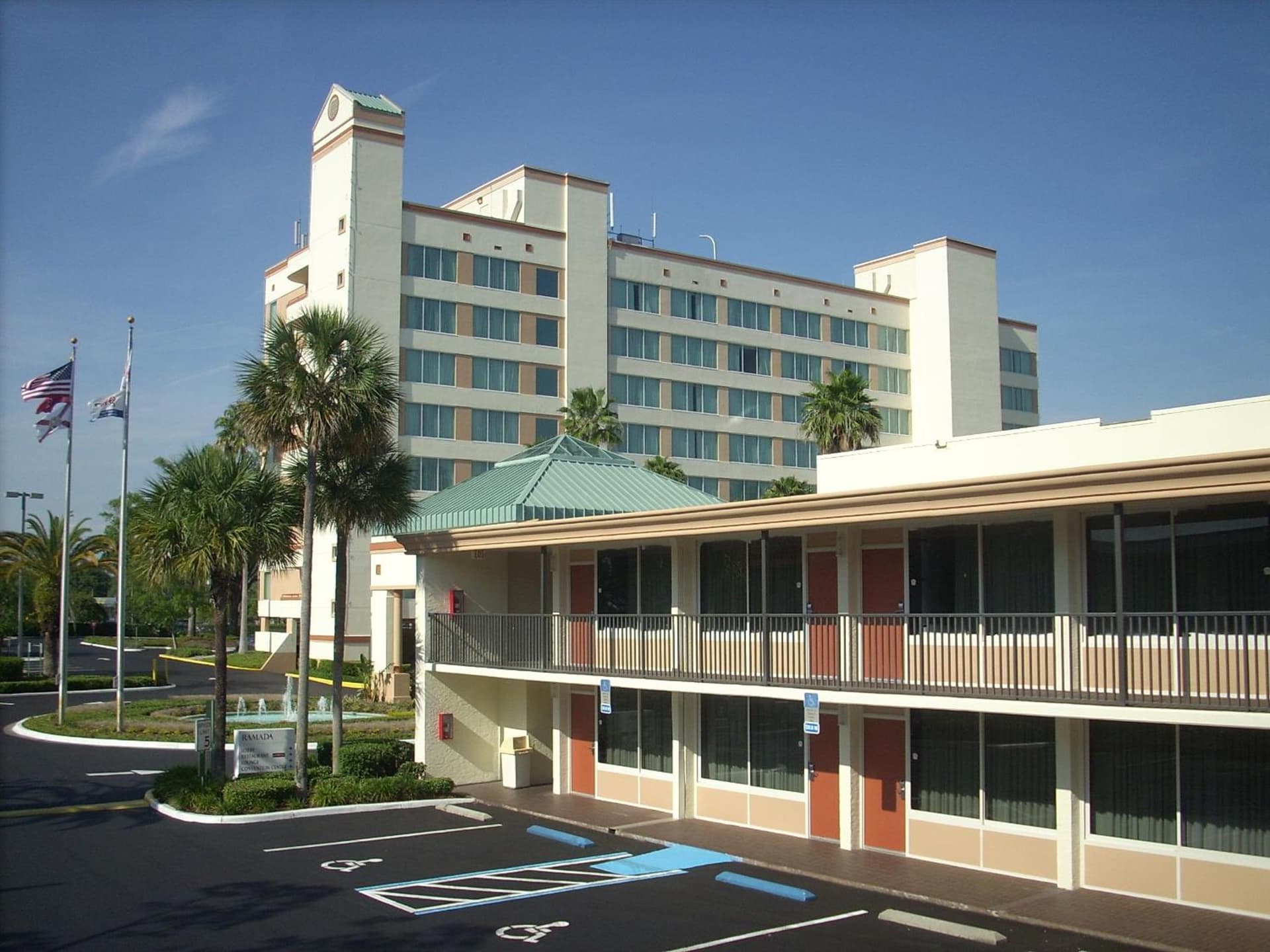 Ramada by Wyndham Kissimmee Gateway - Free Theme Park Shuttle gallery photo in Orlando, FL — image 9