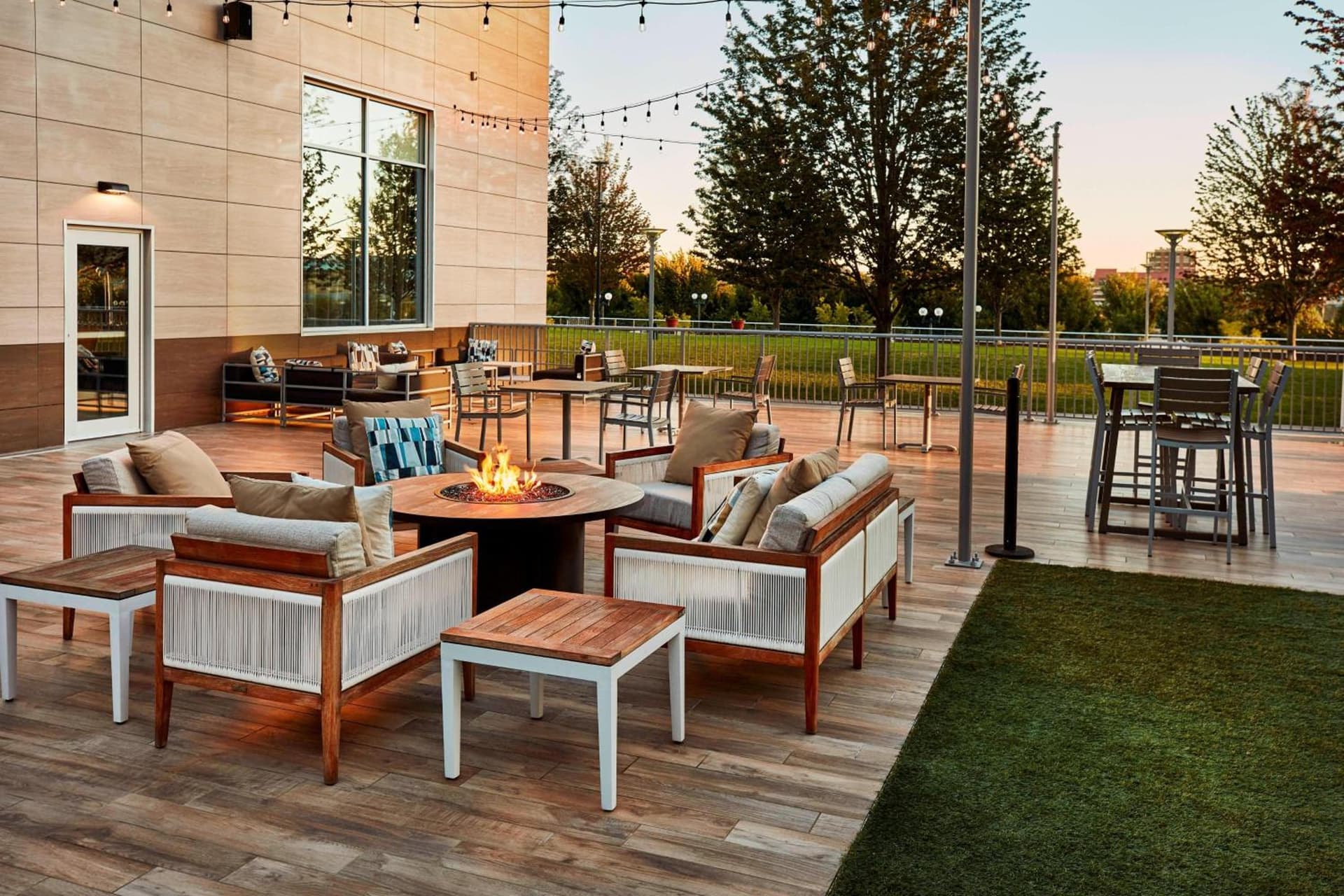 AC Hotel by Marriott Cincinnati at The Banks gallery photo in Cincinnati, OH — image 46