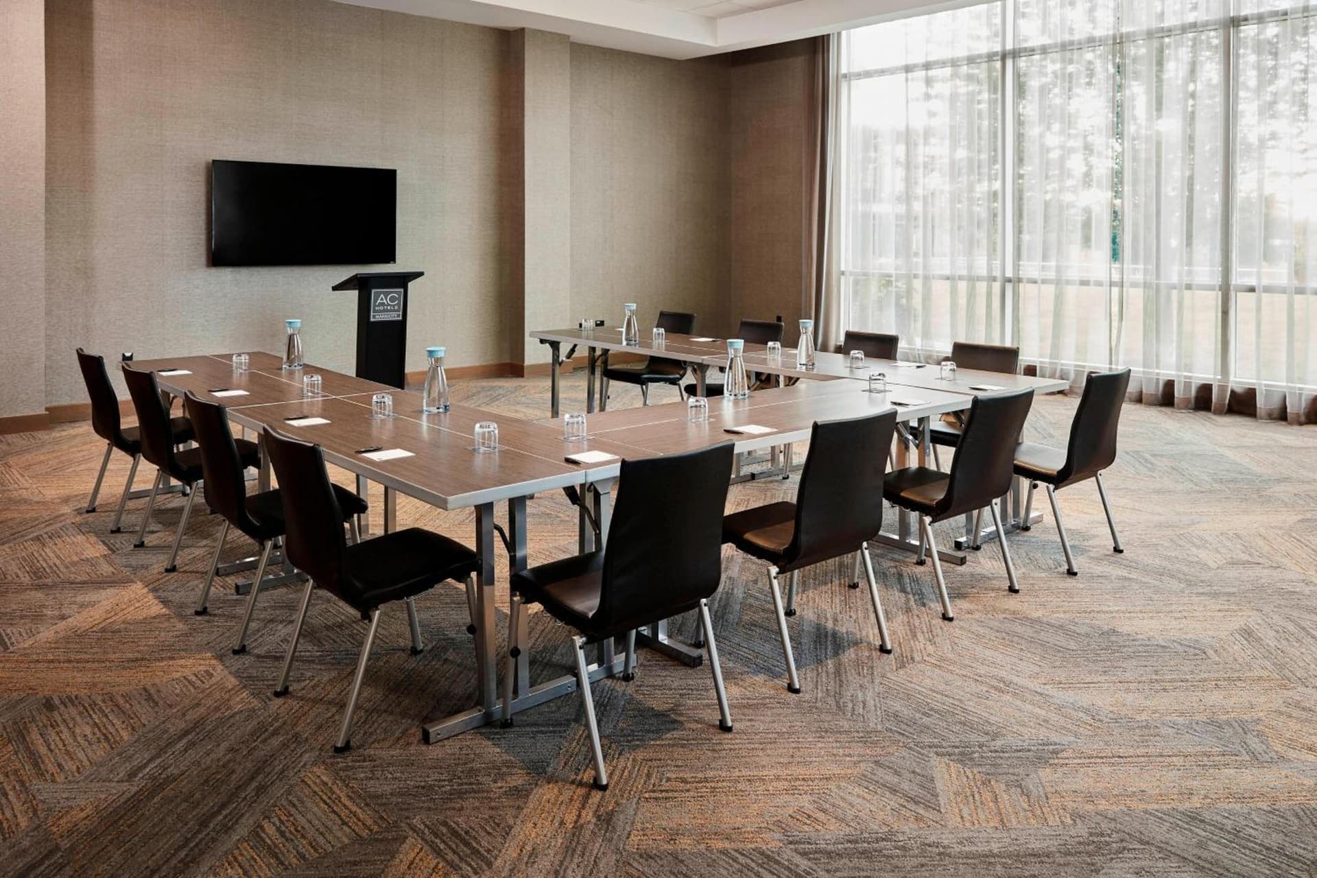 AC Hotel by Marriott Cincinnati at The Banks gallery photo in Cincinnati, OH — image 14