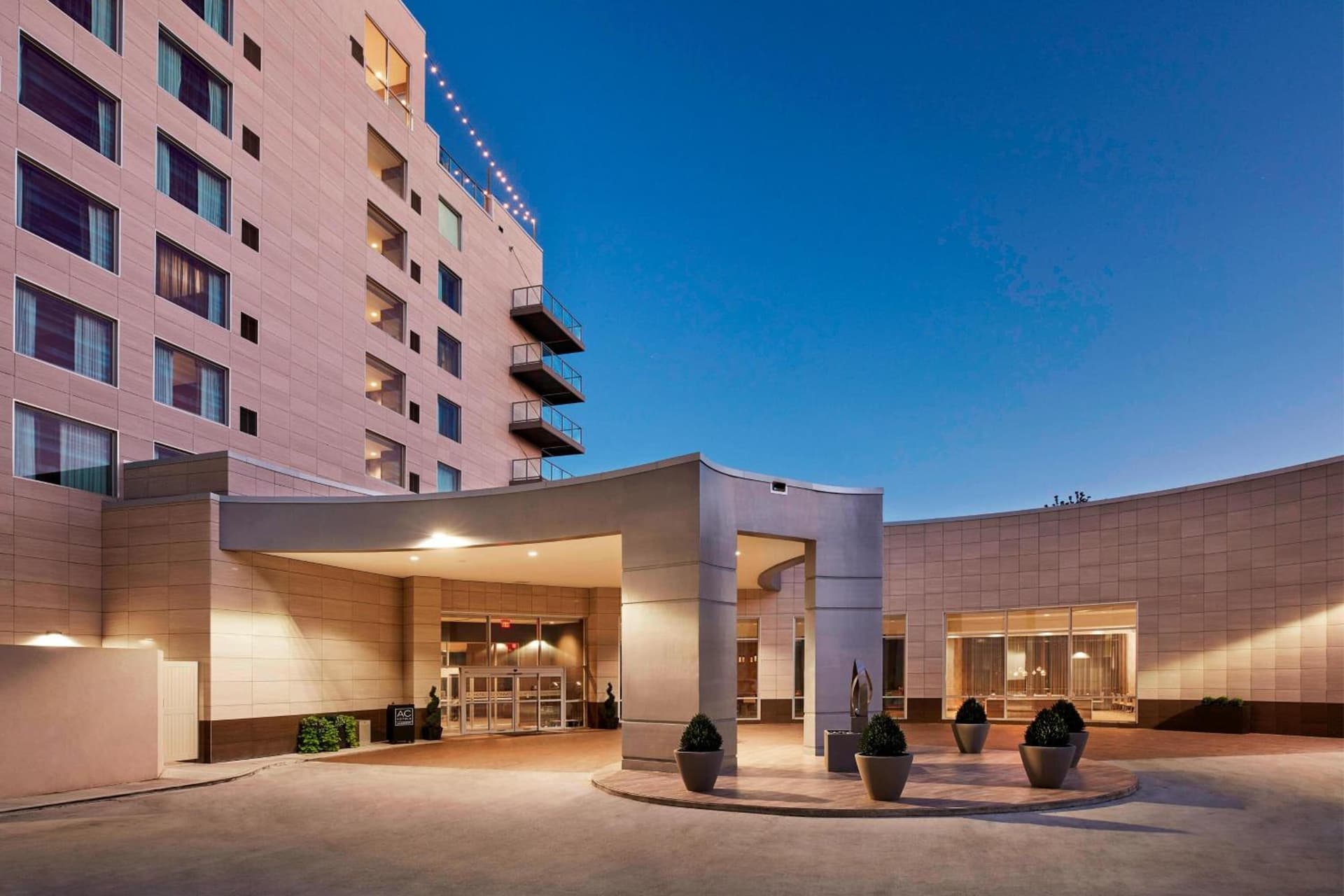 AC Hotel by Marriott Cincinnati at The Banks gallery photo in Cincinnati, OH — image 63