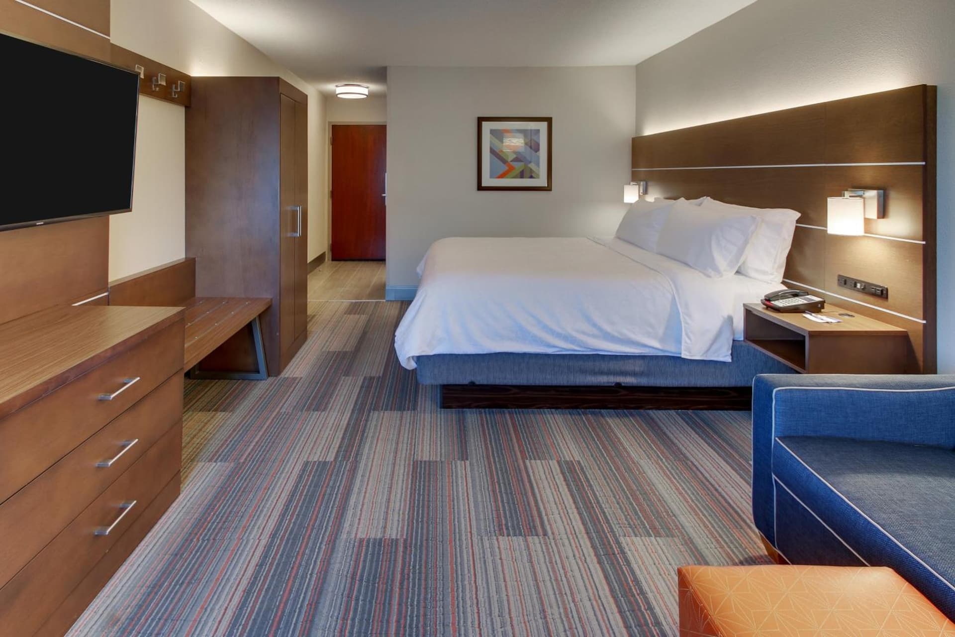 Holiday Inn Express & Suites Atlanta Perimeter Mall Hotel by IHG interior in Sandy Springs, GA — gallery photo 2