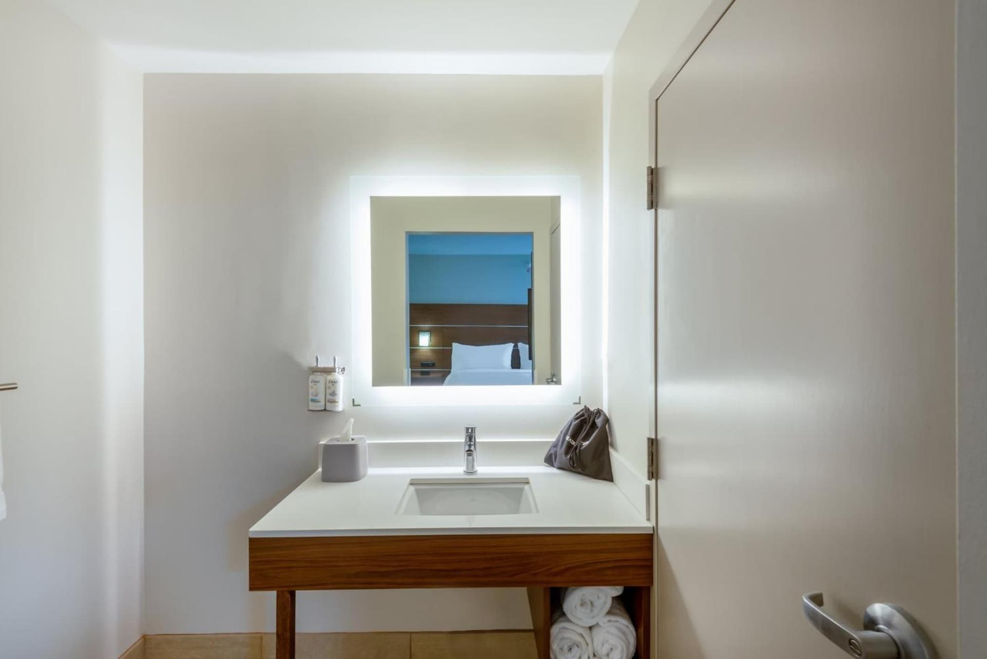 Holiday Inn Express Vermilion by IHG property views in Vermilion, OH — gallery photo 3